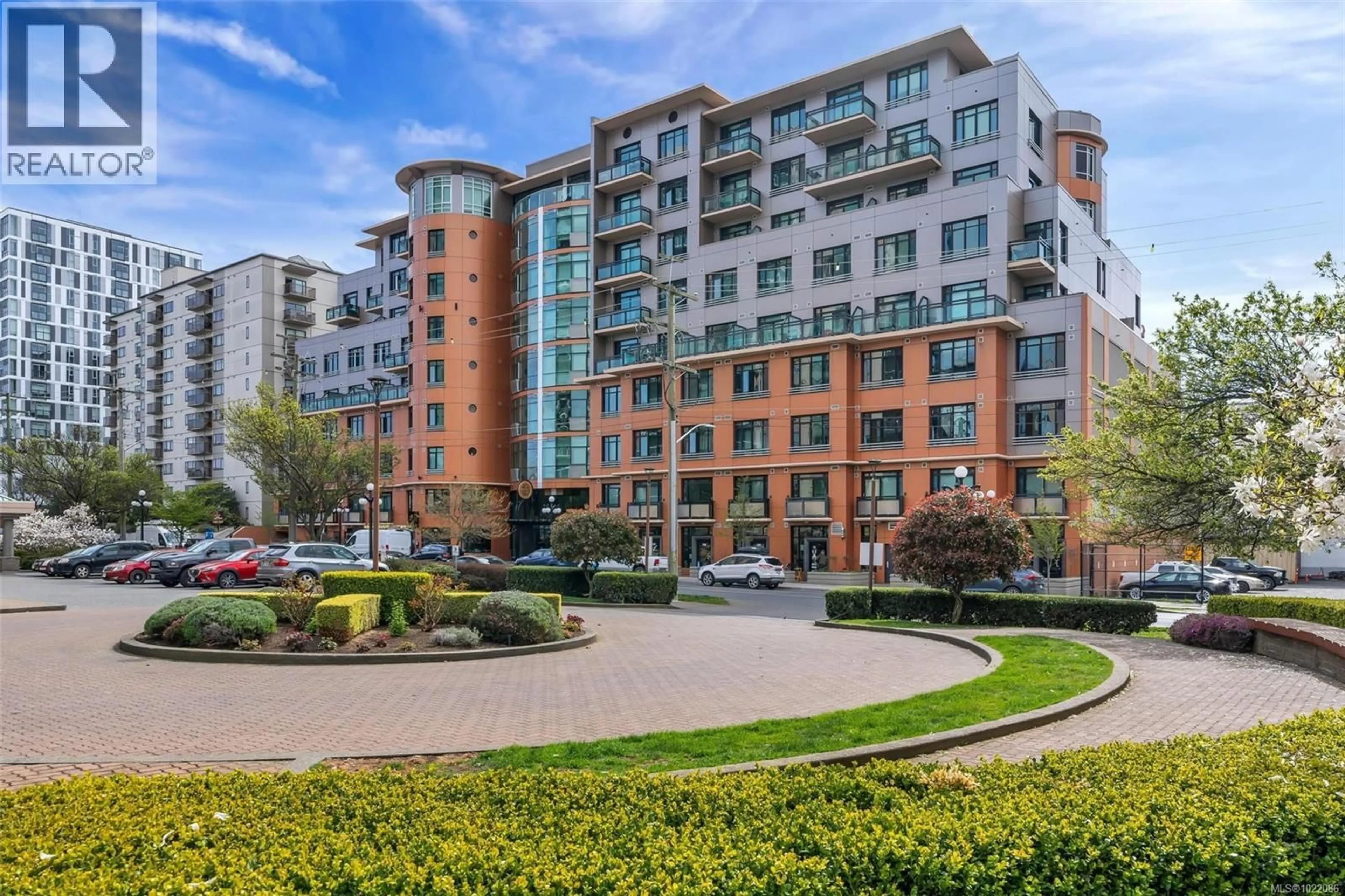 A pic from outside/outdoor area/front of a property/back of a property/a pic from drone, unknown for 908 - 1029 VIEW STREET, Victoria British Columbia V8V0C9