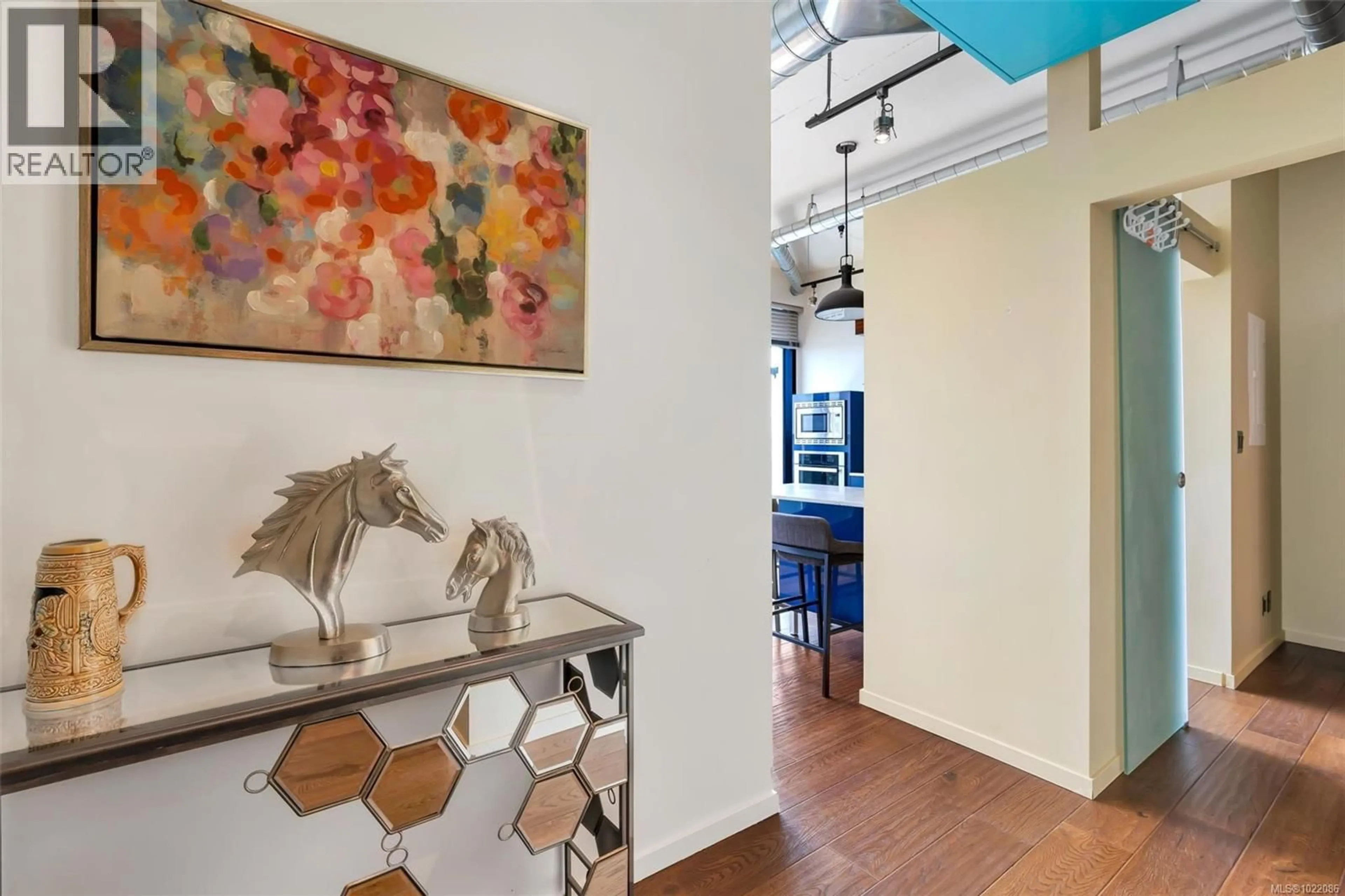 Indoor foyer for 908 - 1029 VIEW STREET, Victoria British Columbia V8V0C9