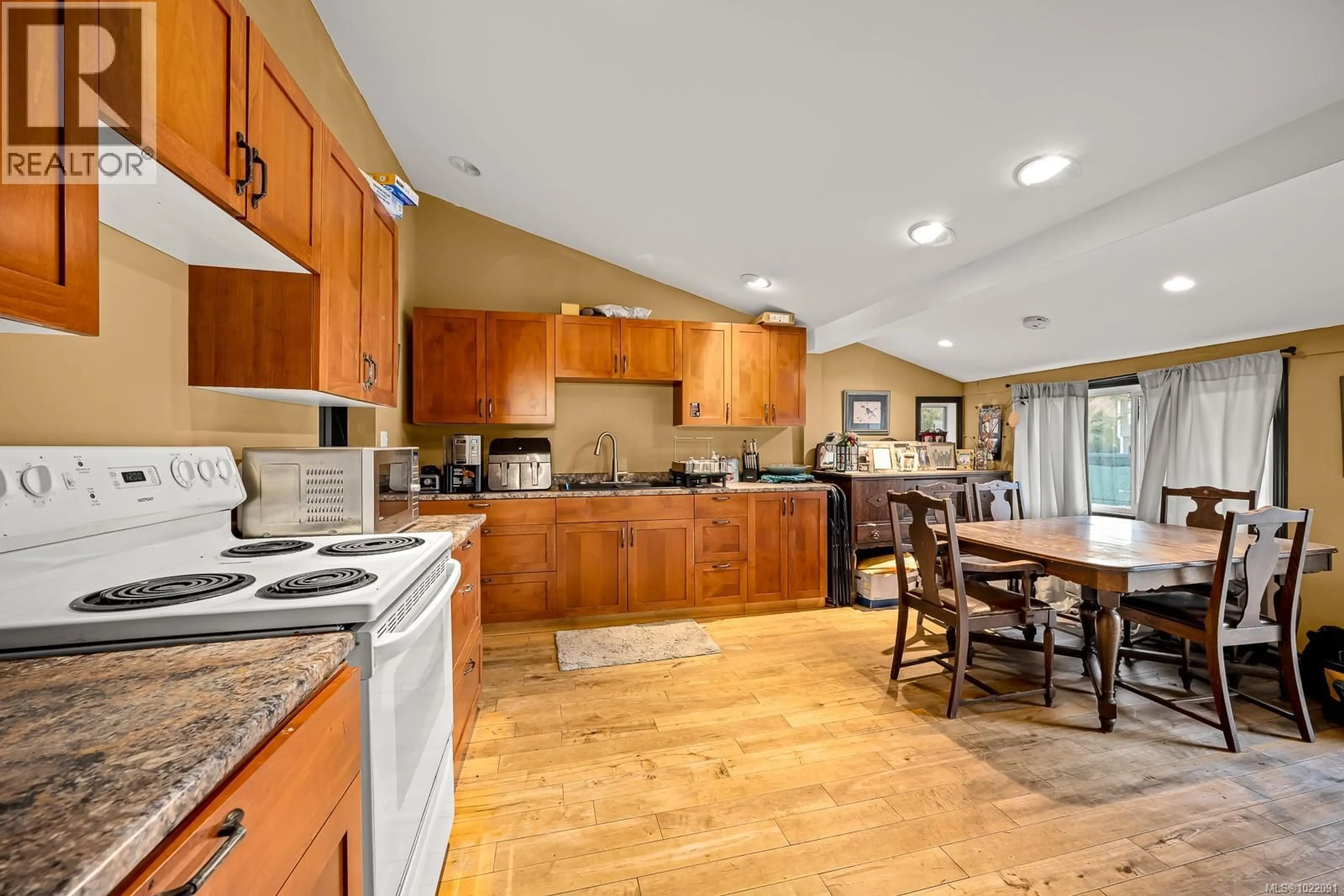 Open concept kitchen, ceramic/tile floor for 1576 OWEN ROAD, Comox British Columbia V9M4C6