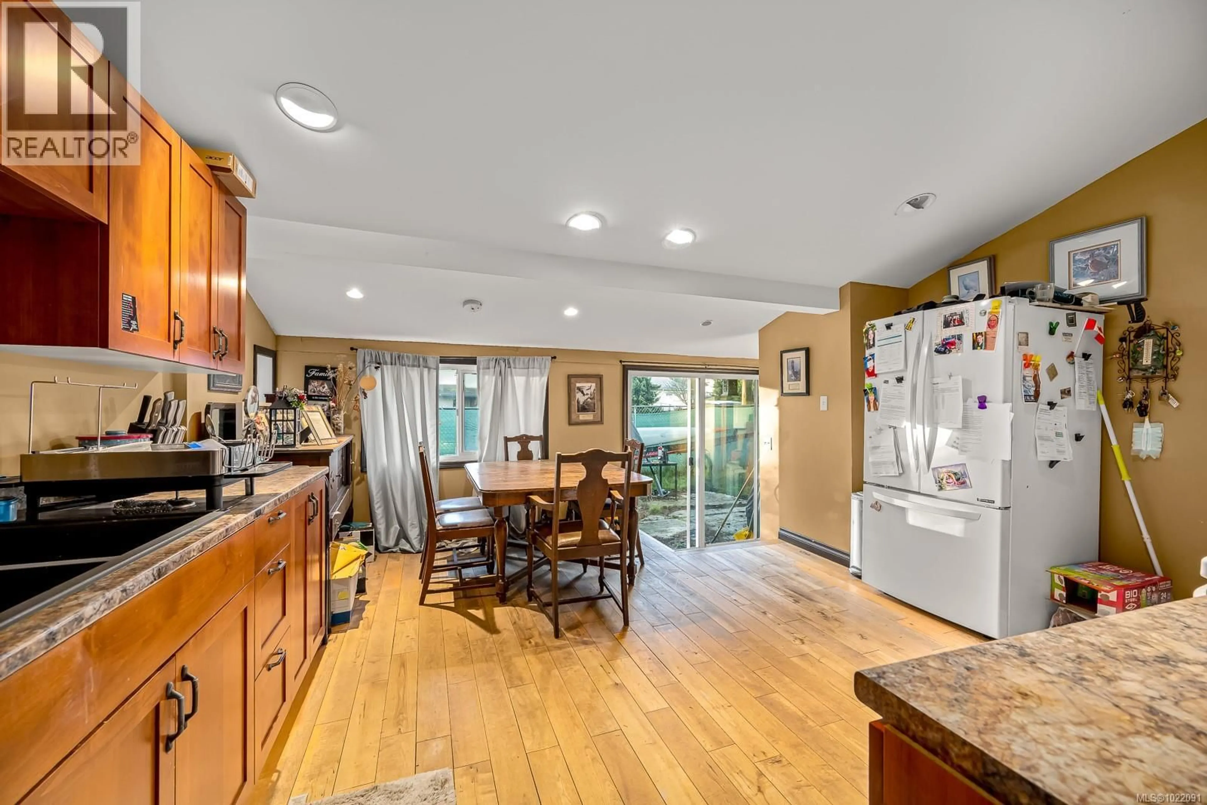 Open concept kitchen, ceramic/tile floor for 1576 OWEN ROAD, Comox British Columbia V9M4C6