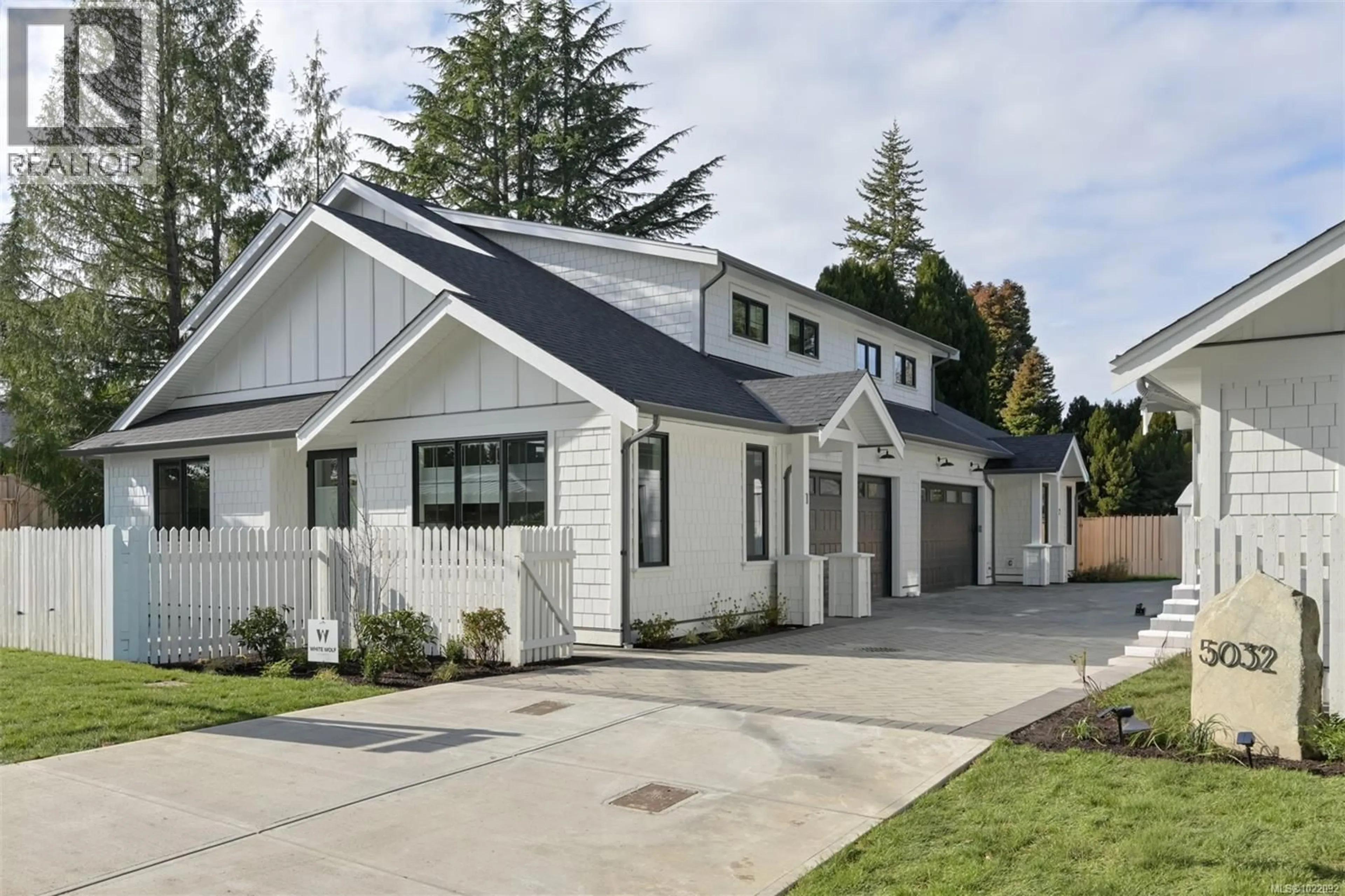 Home with vinyl exterior material, street for 2 - 5032 WESLEY ROAD, Saanich British Columbia V8Y1Z4