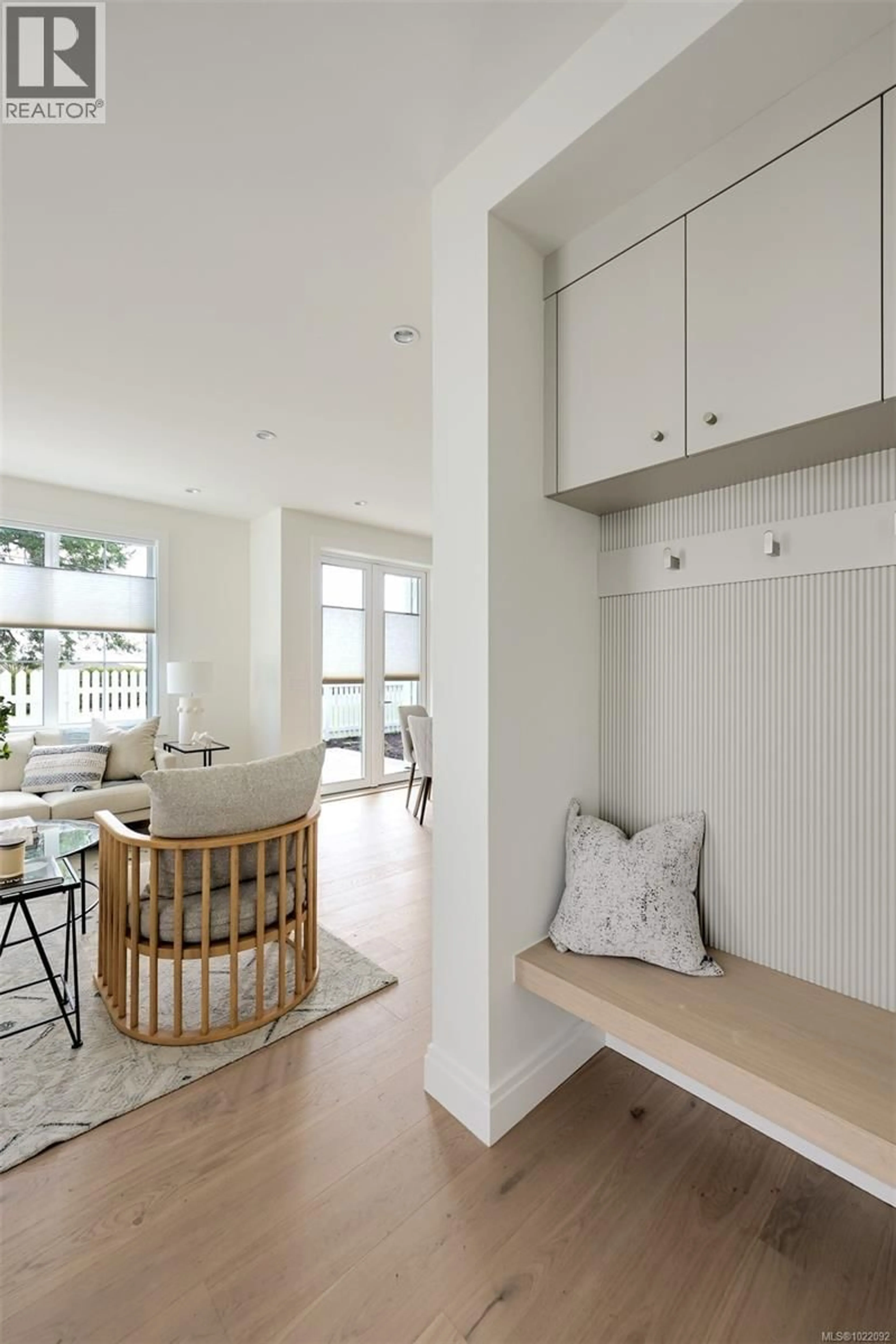 Indoor entryway for 2 - 5032 WESLEY ROAD, Saanich British Columbia V8Y1Z4