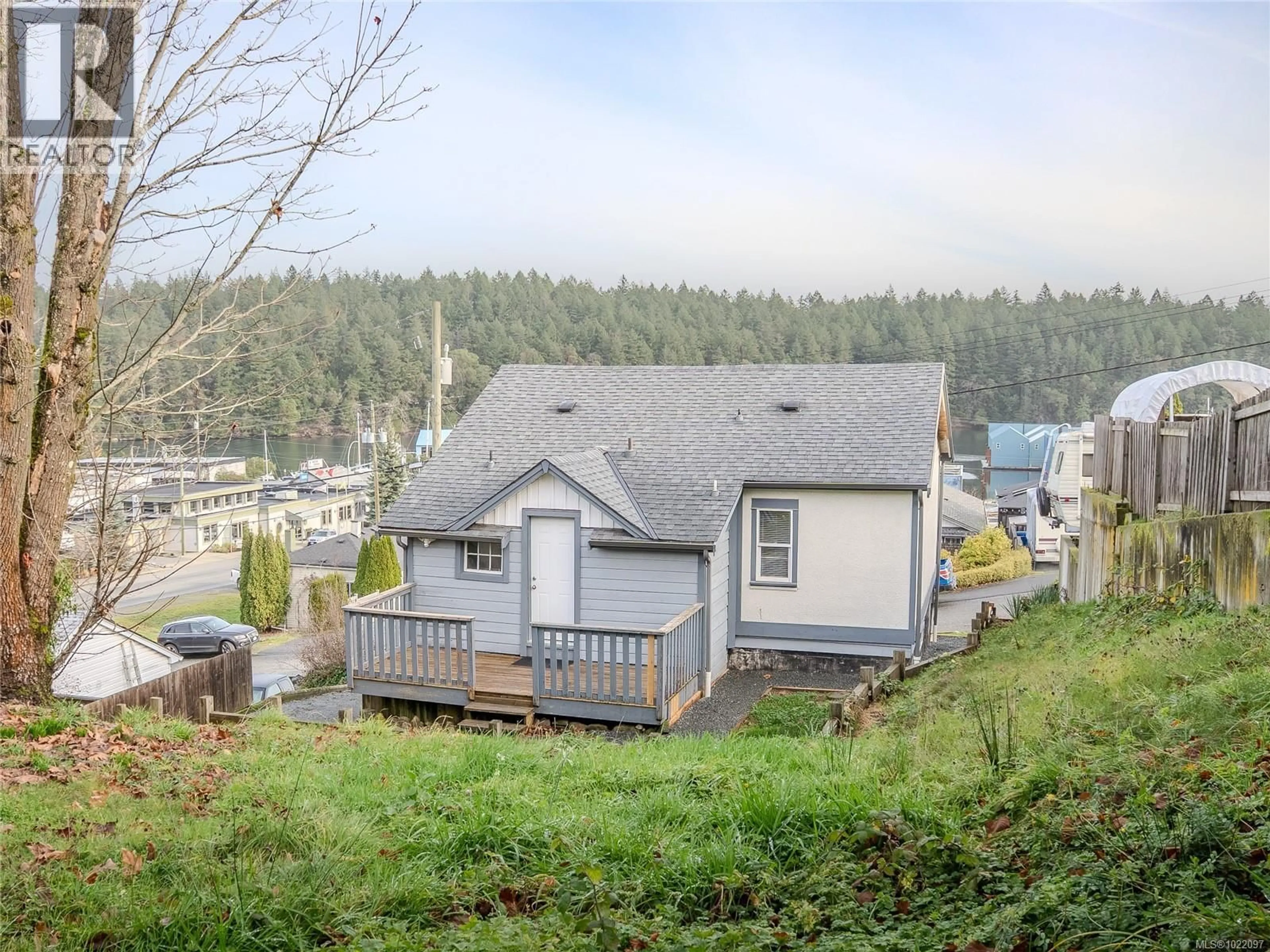 A pic from outside/outdoor area/front of a property/back of a property/a pic from drone, mountain view for 1381 DISCOVERY AVENUE, Nanaimo British Columbia V9S5B5