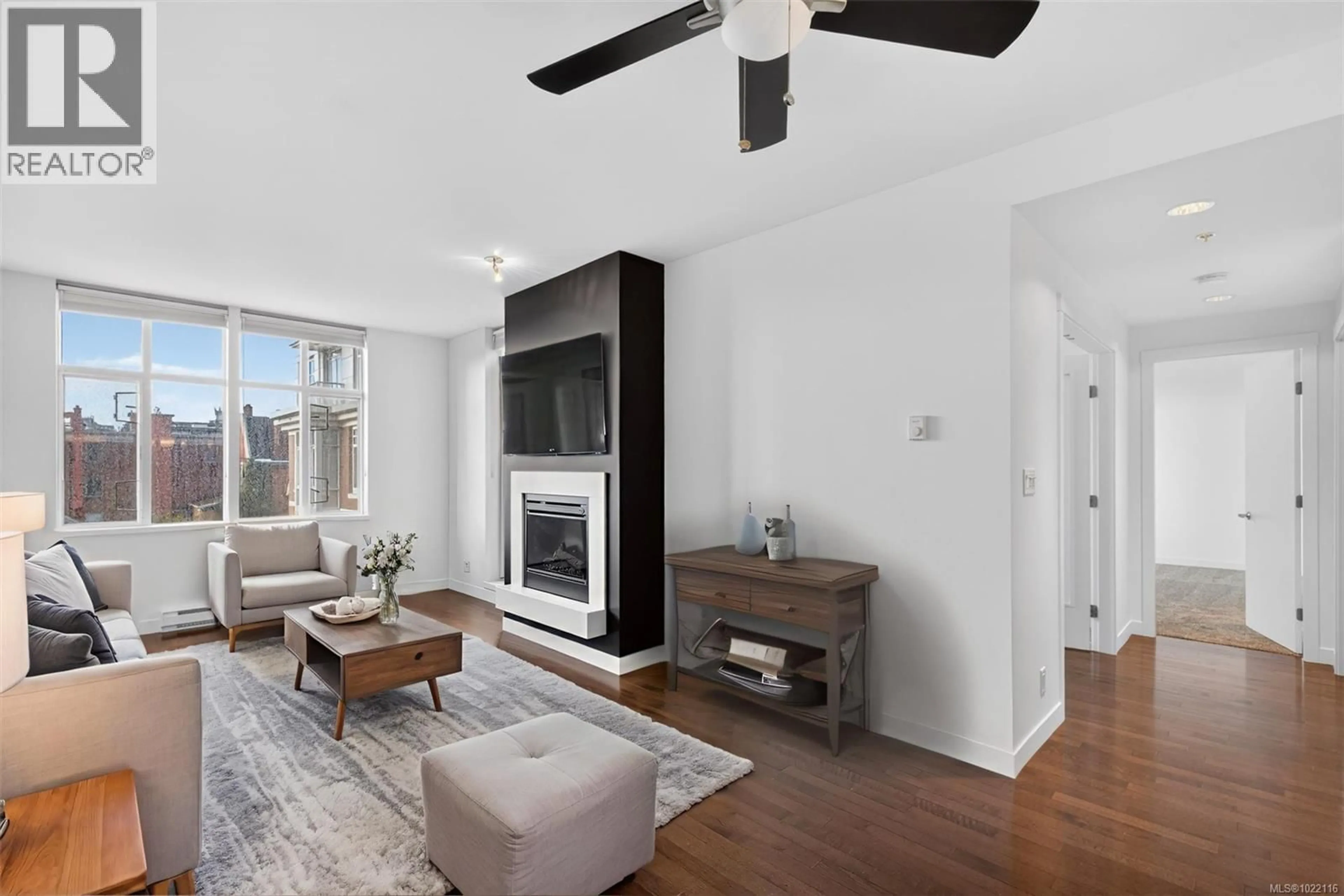 Living room with furniture, unknown for 415 - 999 BURDETT AVENUE, Victoria British Columbia V8V3G7