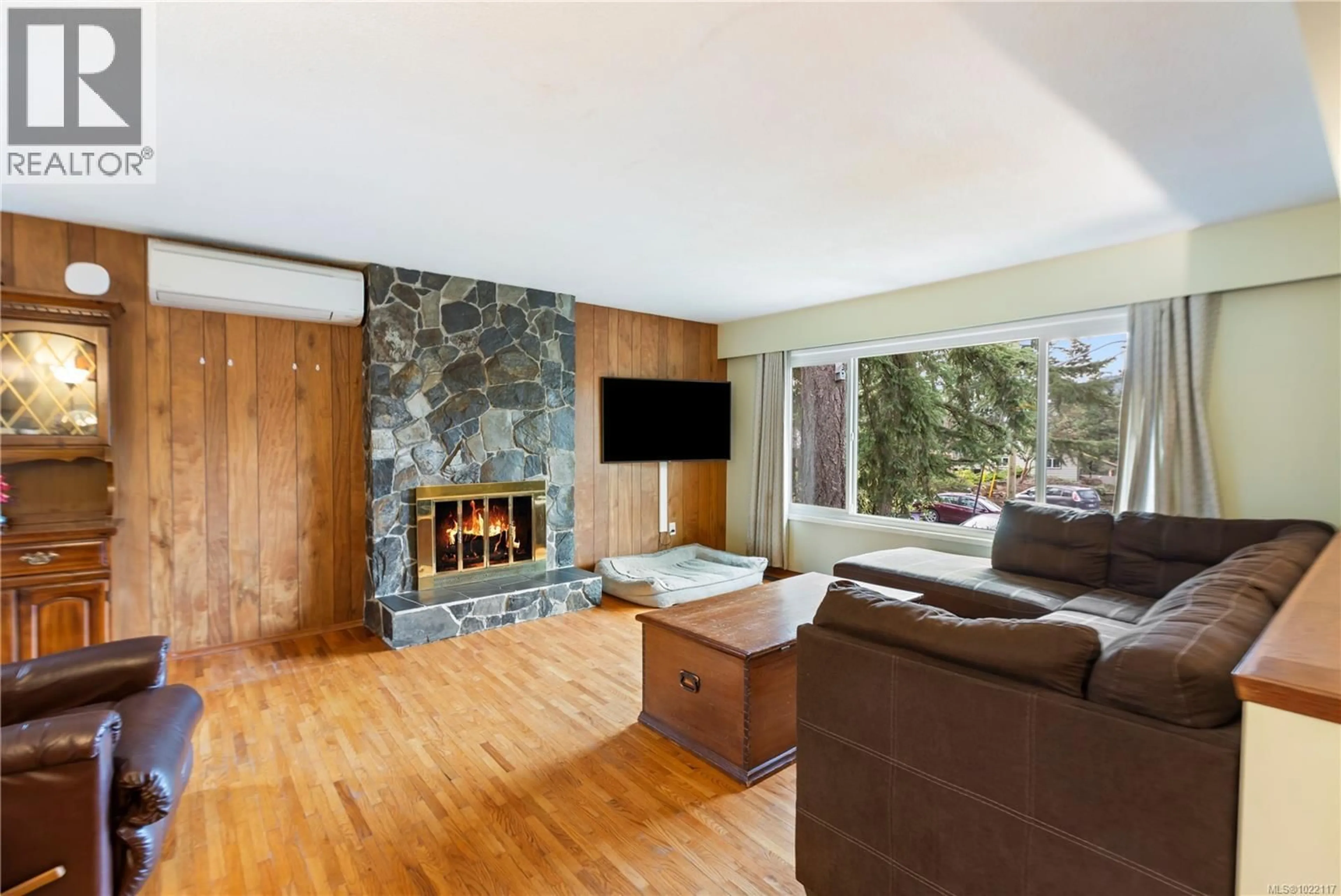 Living room with furniture, wood/laminate floor for 309 RENART PLACE, Langford British Columbia V9B3L6