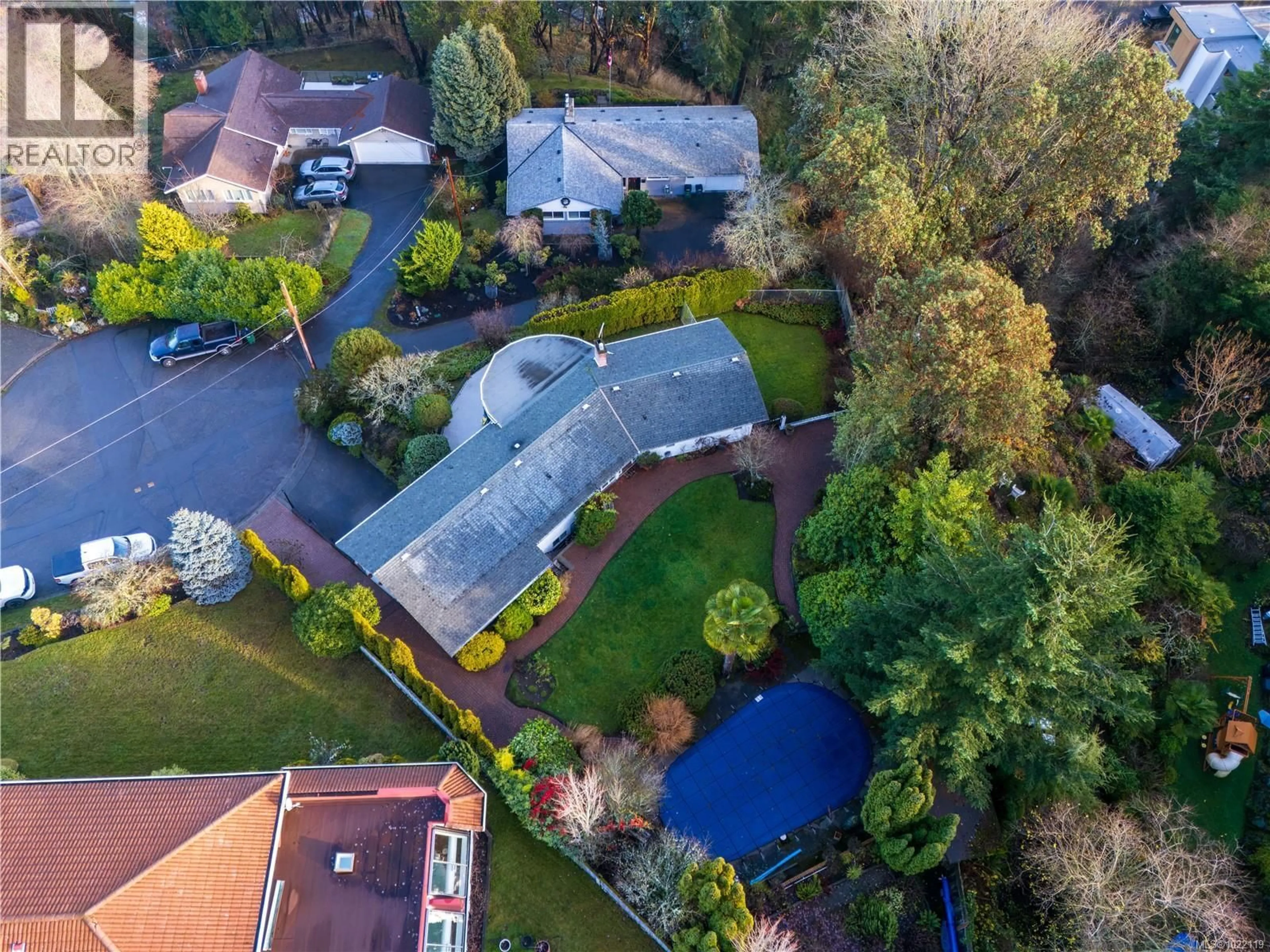 A pic from outside/outdoor area/front of a property/back of a property/a pic from drone, street for 5054 CATALINA TERRACE, Saanich British Columbia V8Y2A5