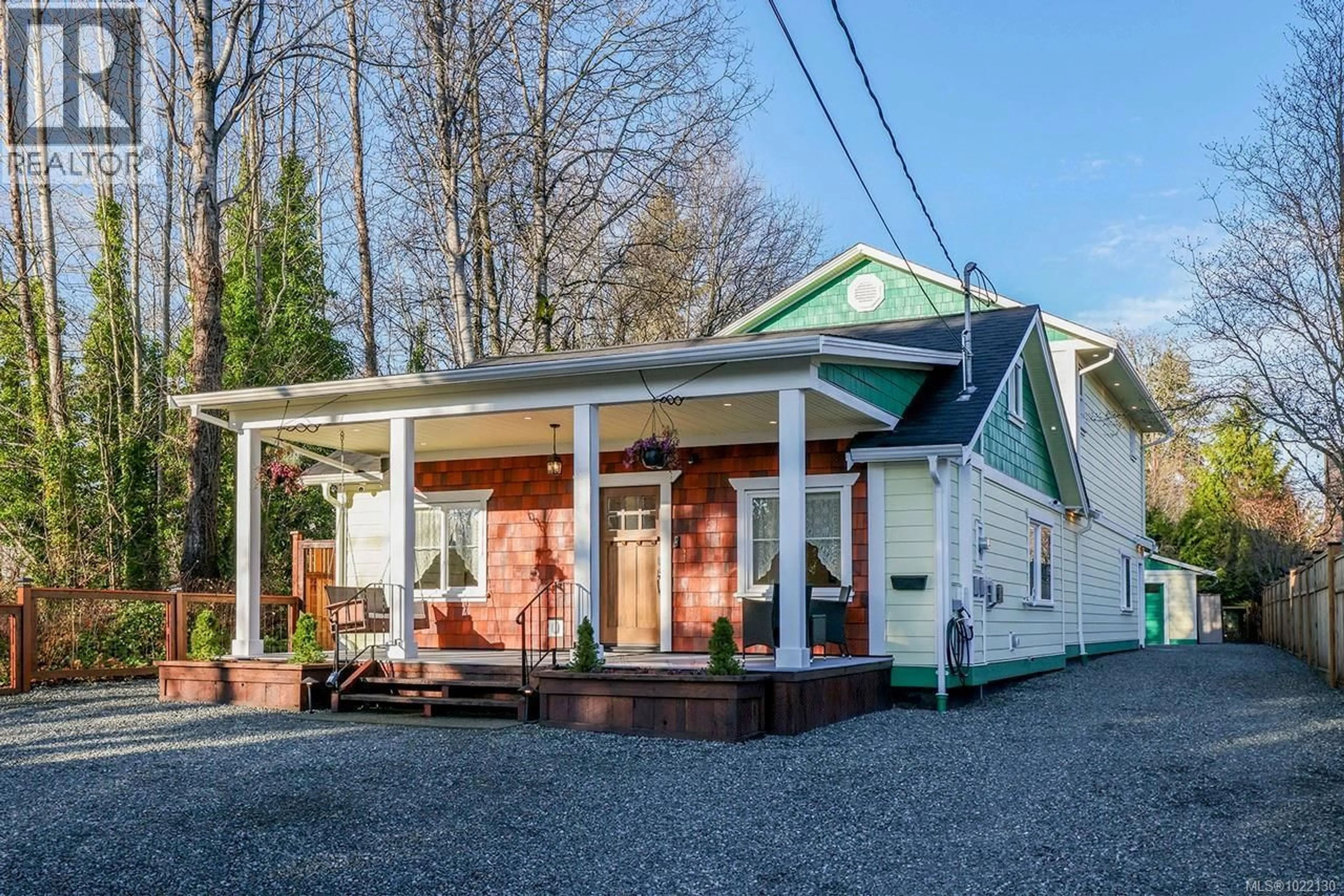 Patio, unknown for 877 3RD STREET, Courtenay British Columbia V9N1E9