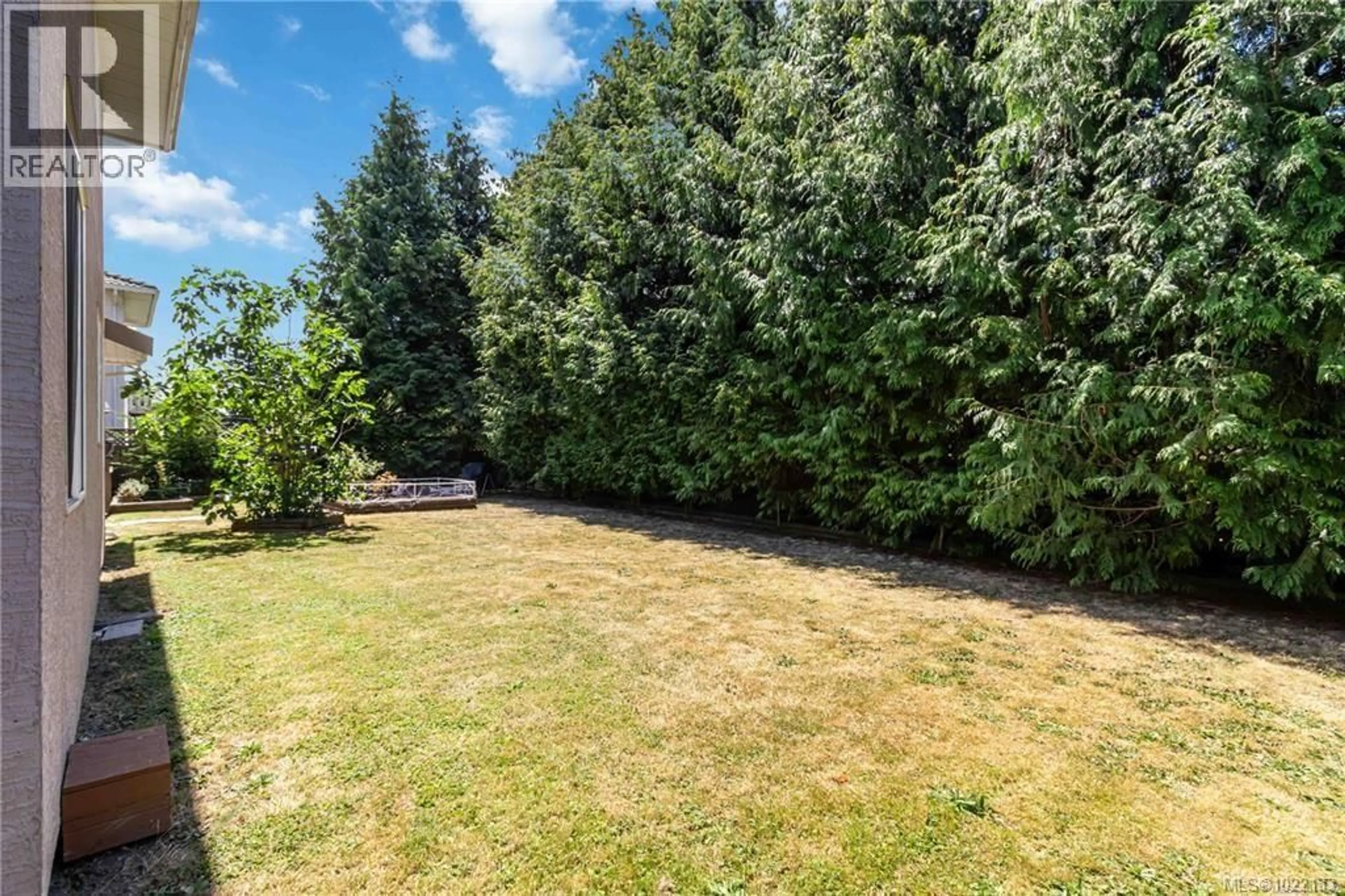 A pic from outside/outdoor area/front of a property/back of a property/a pic from drone, forest/trees view for 6260 ELAINE WAY, Central Saanich British Columbia V8Z6A1