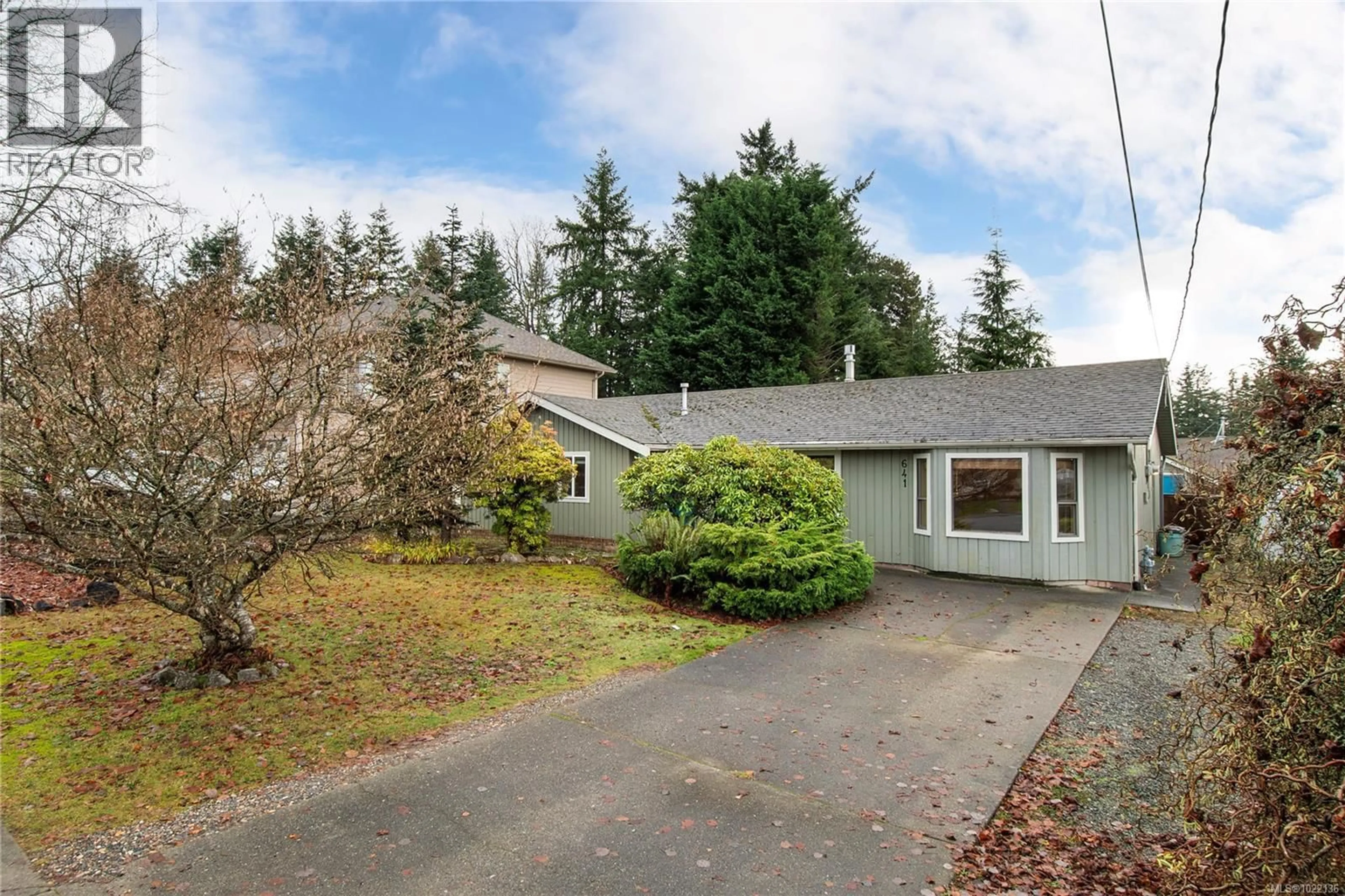 A pic from outside/outdoor area/front of a property/back of a property/a pic from drone, street for 641 ALBATROSS CRESCENT, Campbell River British Columbia V9W6A5