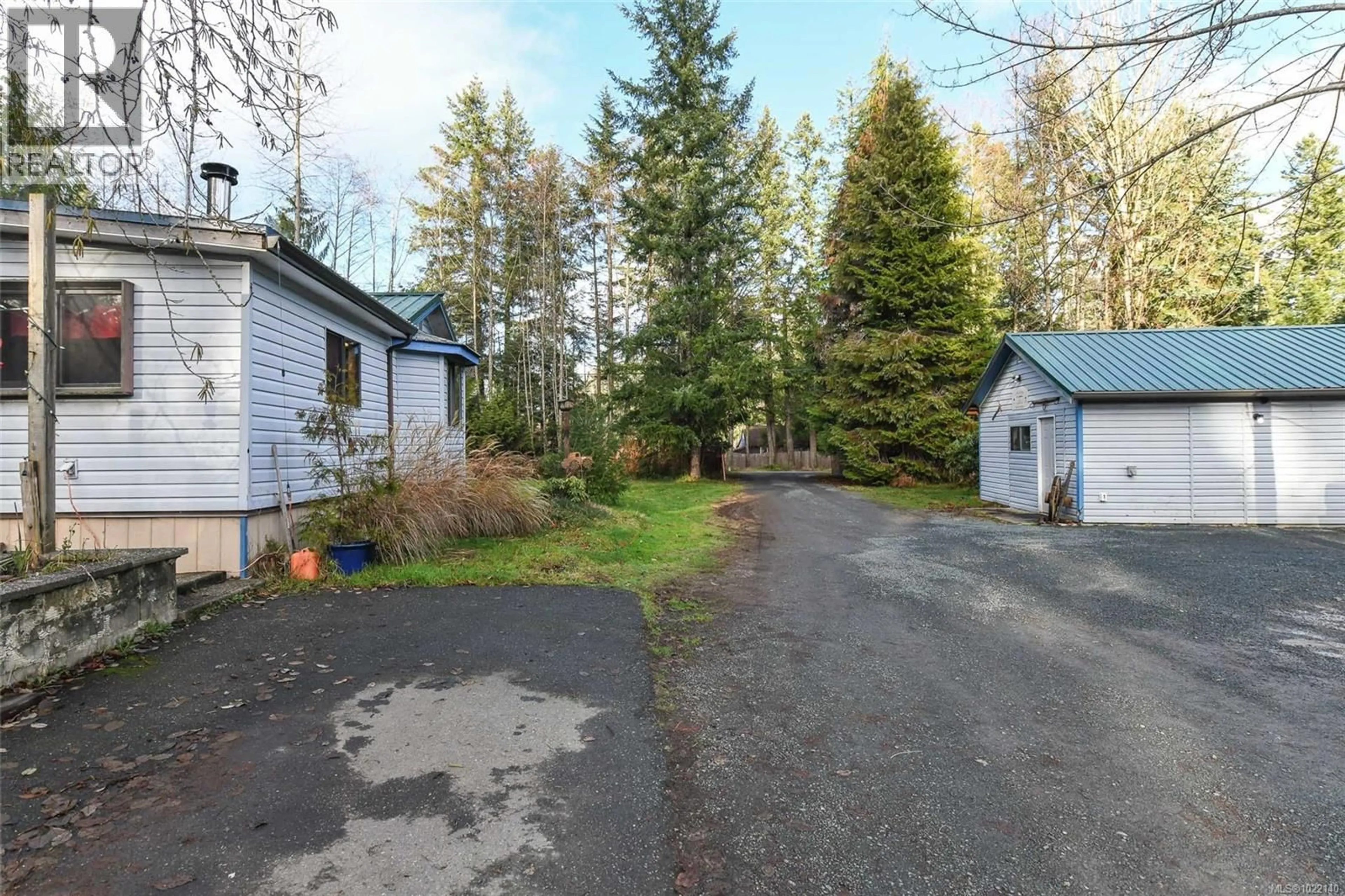 A pic from outside/outdoor area/front of a property/back of a property/a pic from drone, street for 2795 MACAULAY ROAD, Black Creek British Columbia V9J1B9