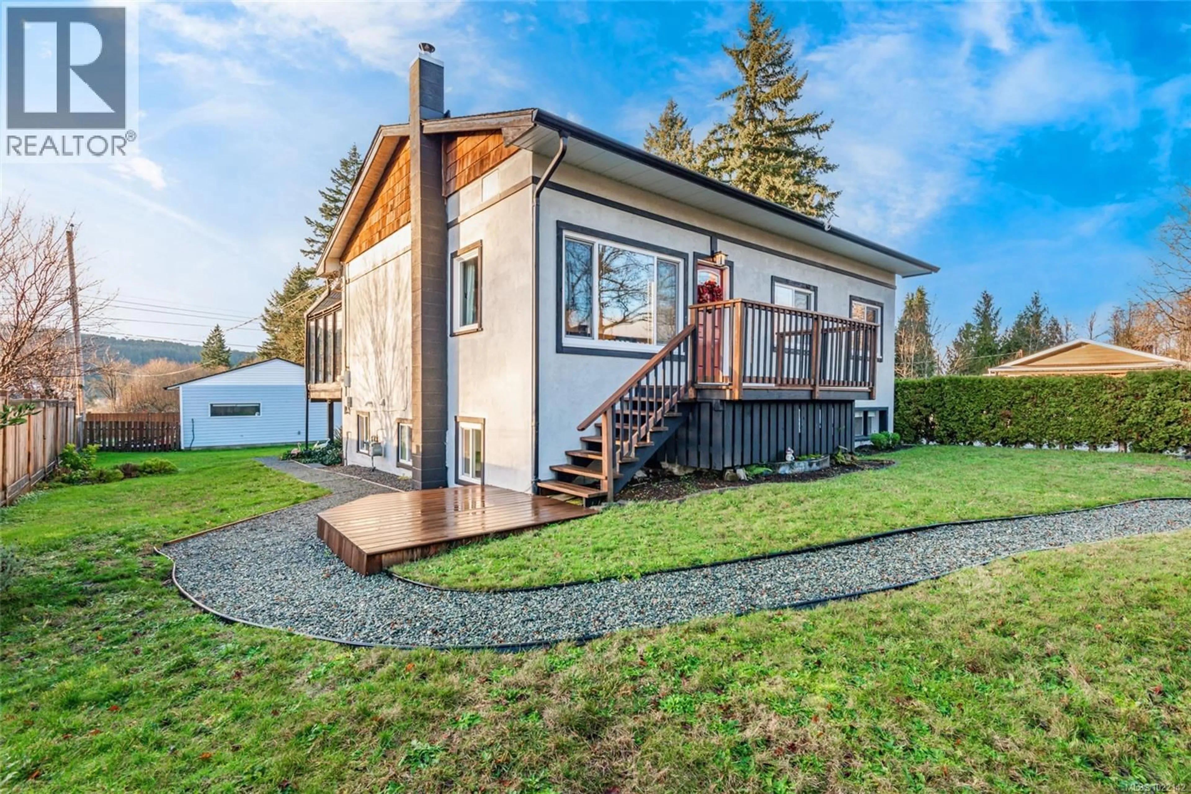 Home with vinyl exterior material, street for 2560 8TH AVENUE, Port Alberni British Columbia V9Y2L7