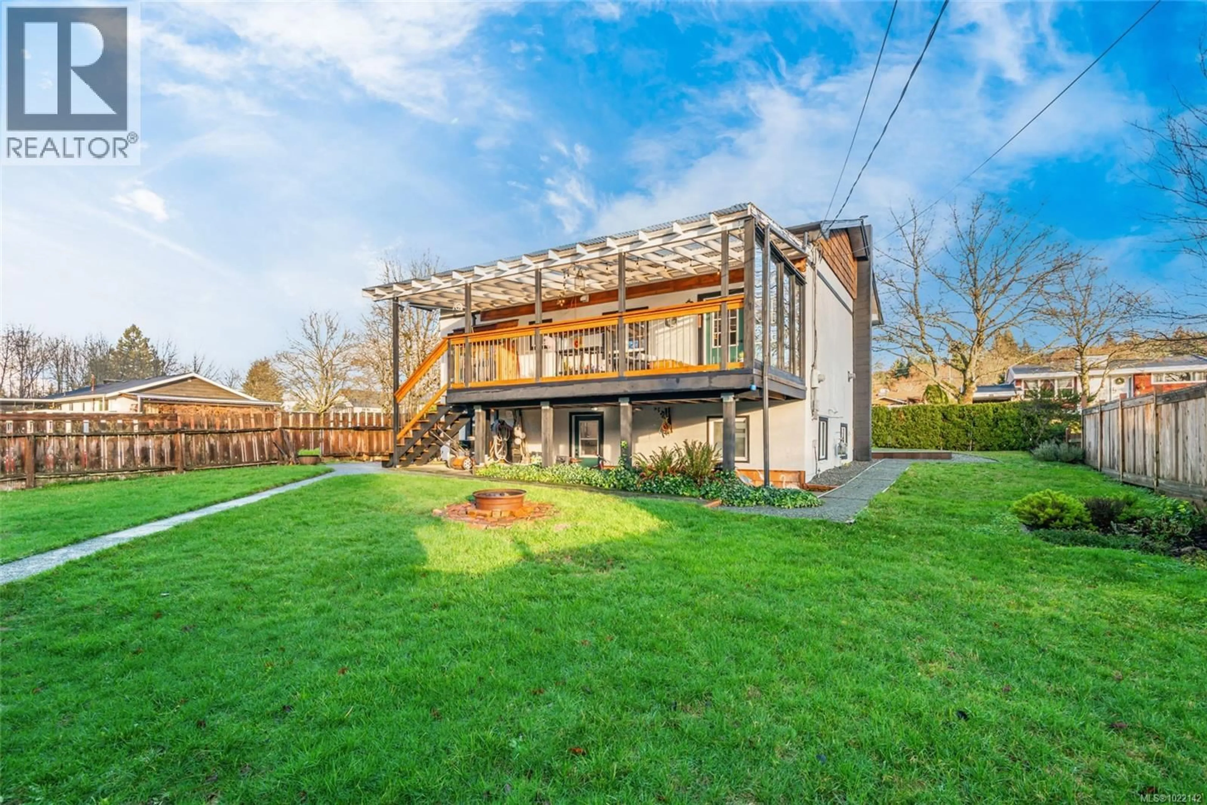 A pic from outside/outdoor area/front of a property/back of a property/a pic from drone, building for 2560 8TH AVENUE, Port Alberni British Columbia V9Y2L7