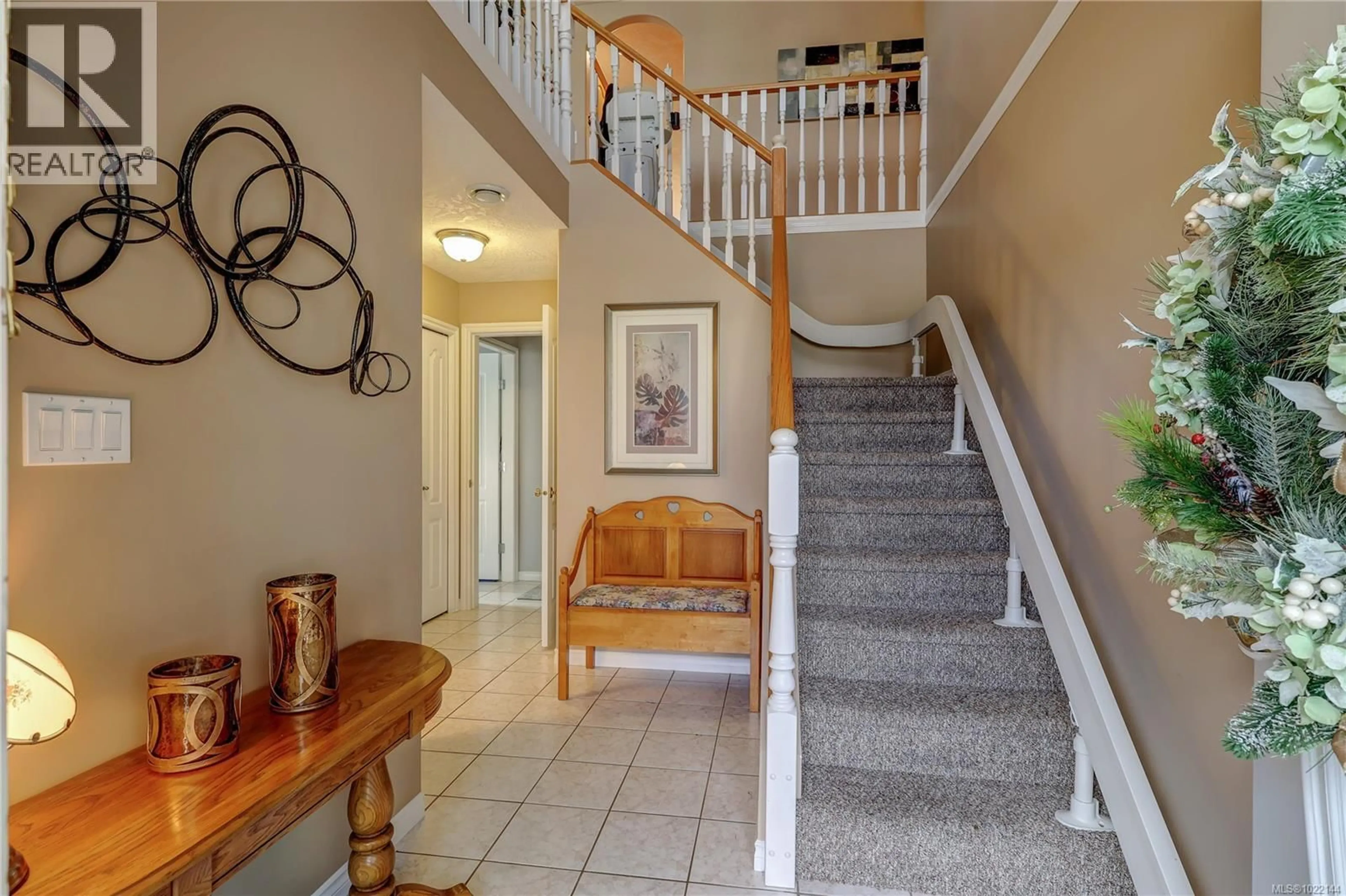 Indoor foyer for 6169 BRICKYARD ROAD, Nanaimo British Columbia V9V1K3