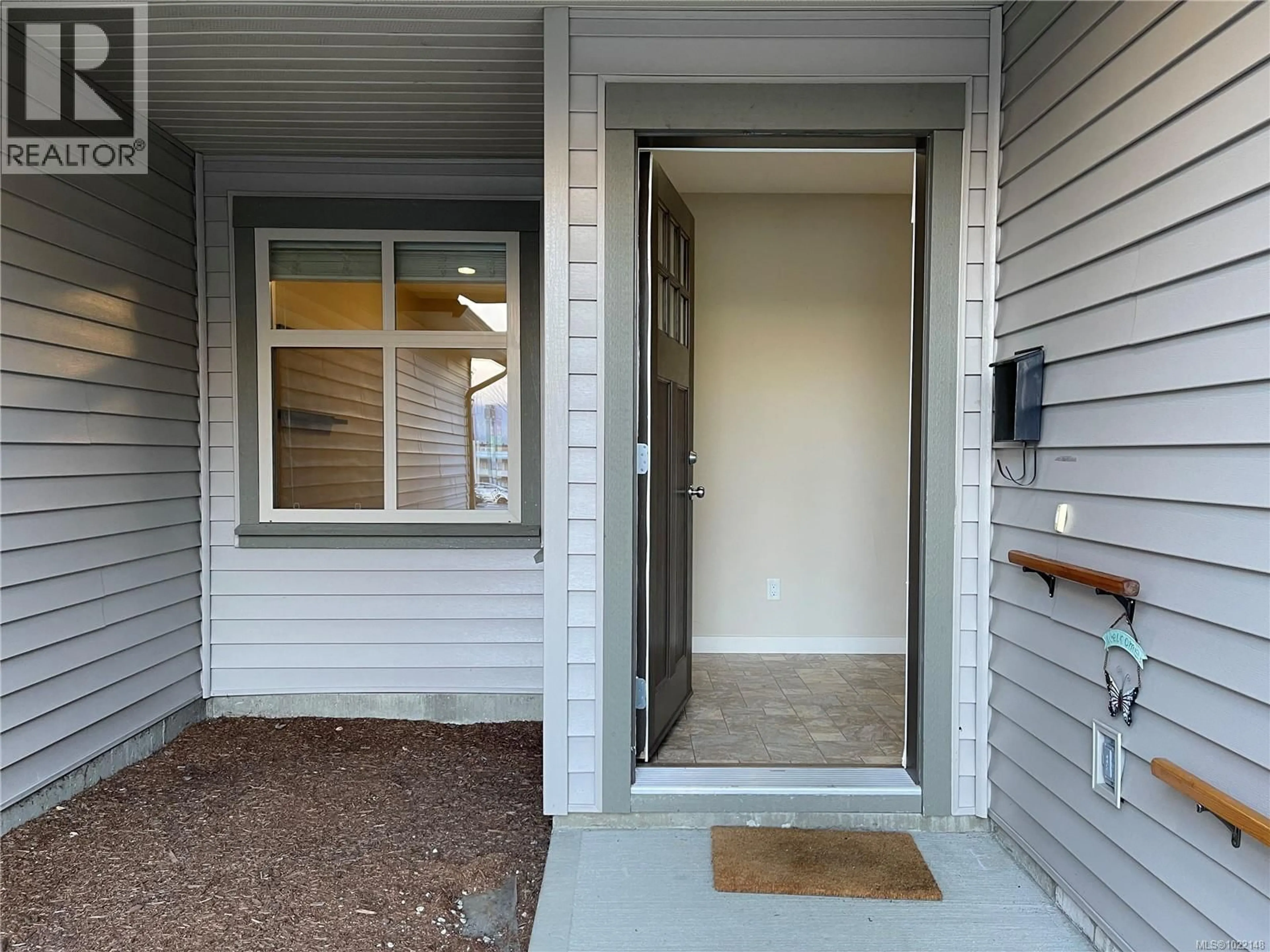 Indoor entryway for 2 - 3774 12TH AVENUE, Port Alberni British Columbia V9Y5A5