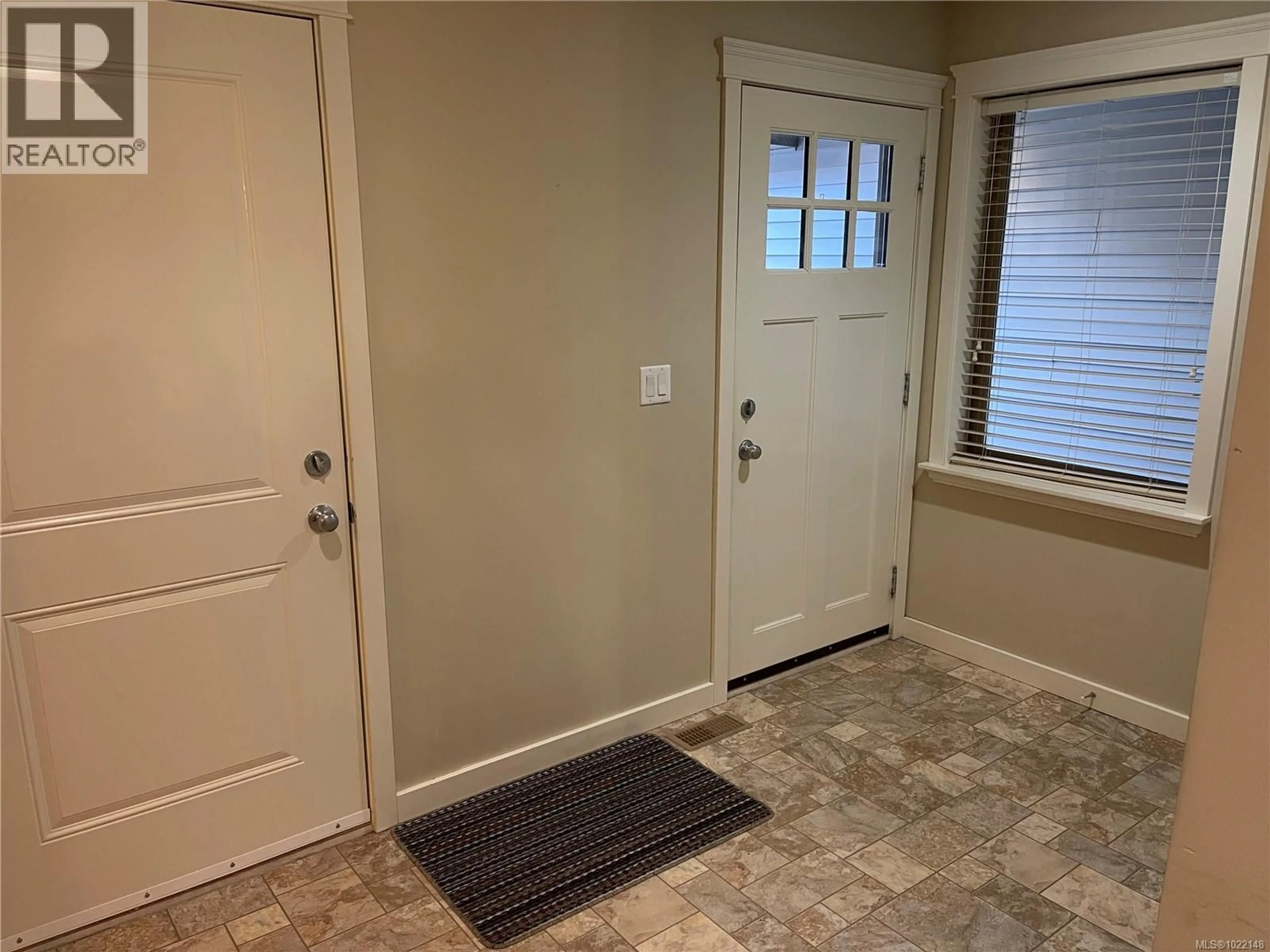 Indoor entryway for 2 - 3774 12TH AVENUE, Port Alberni British Columbia V9Y5A5