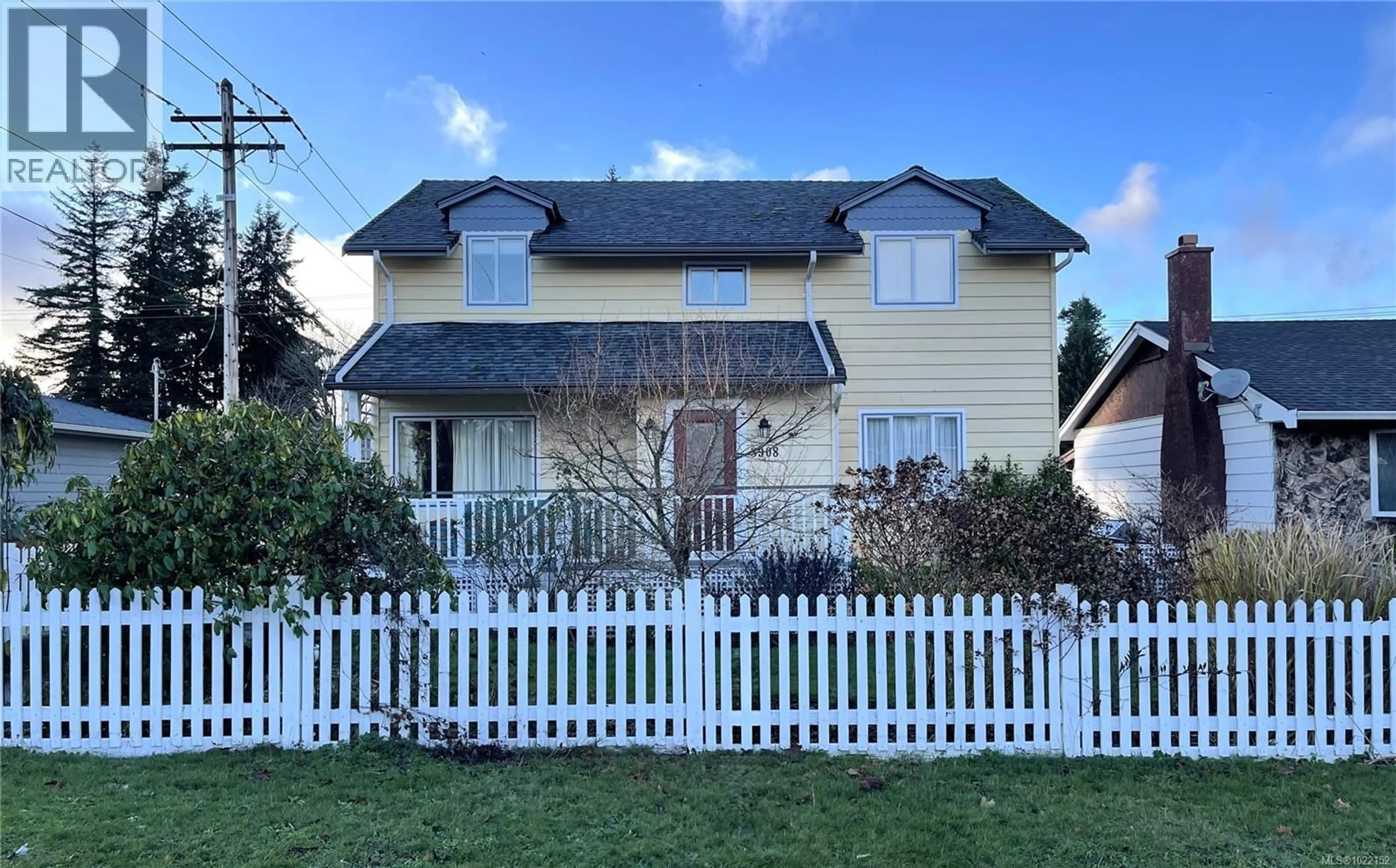 Home with vinyl exterior material, street for 3908 4TH AVENUE, Port Alberni British Columbia V9Y4J2