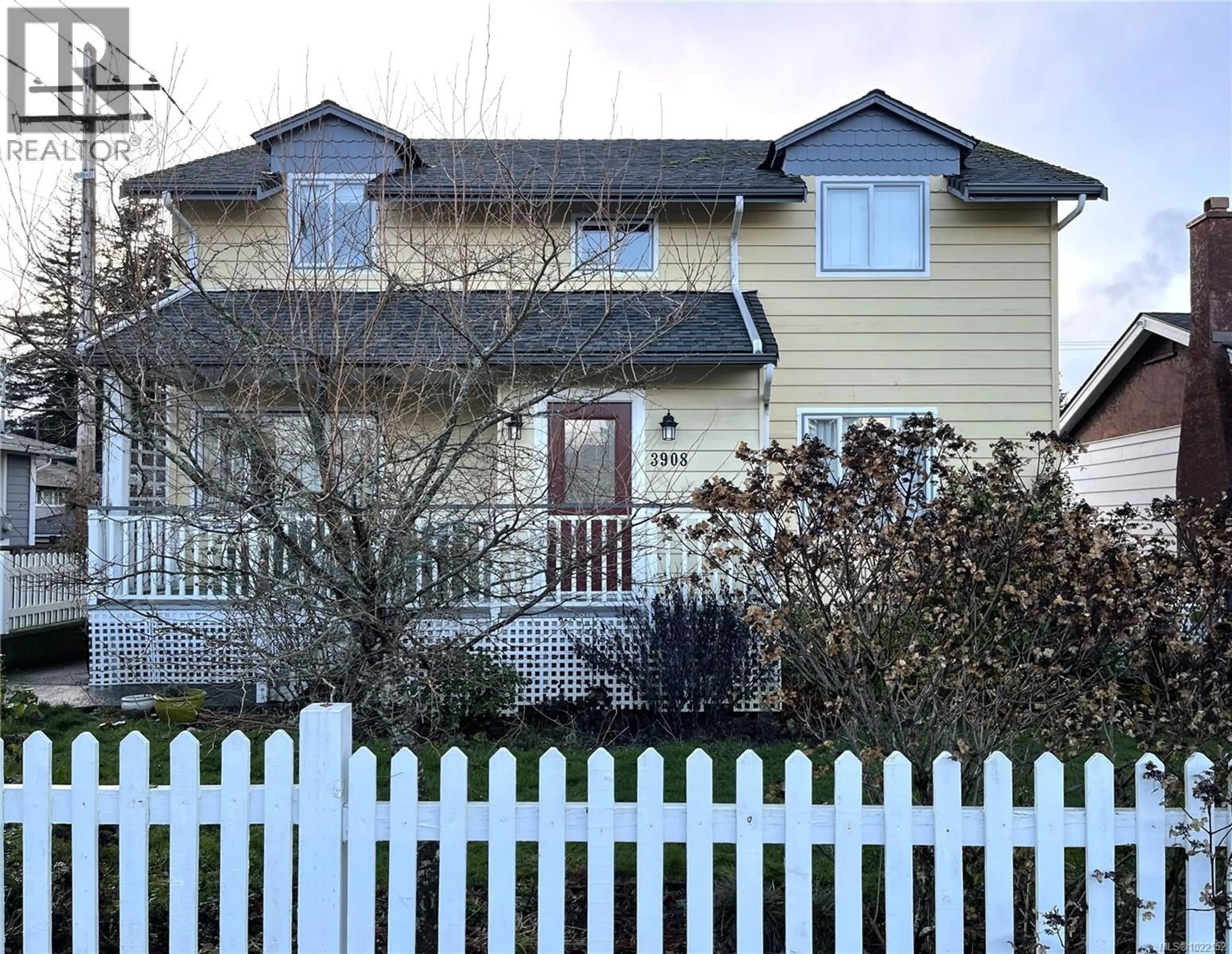 Home with vinyl exterior material, street for 3908 4TH AVENUE, Port Alberni British Columbia V9Y4J2