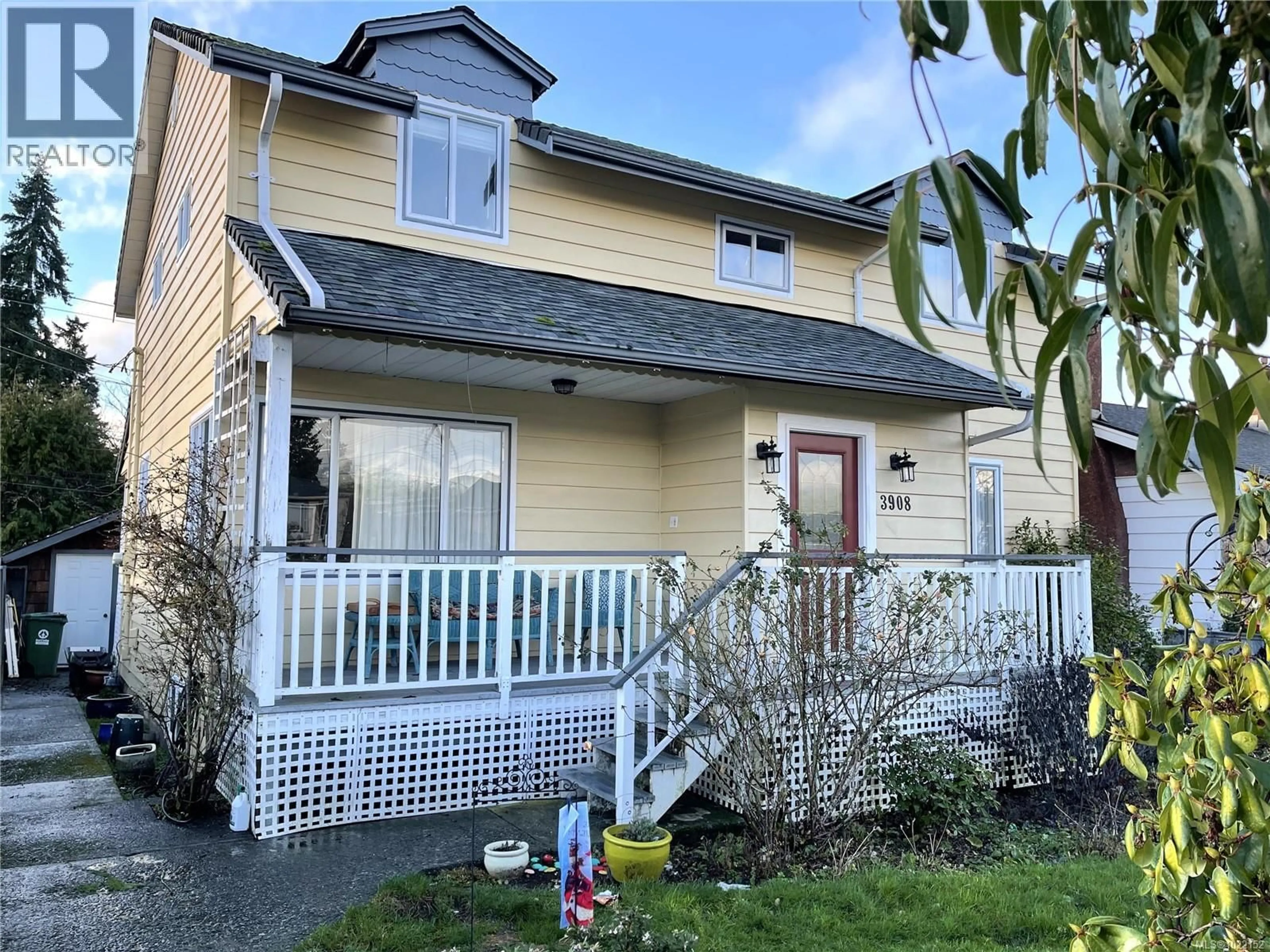 Home with vinyl exterior material, street for 3908 4TH AVENUE, Port Alberni British Columbia V9Y4J2