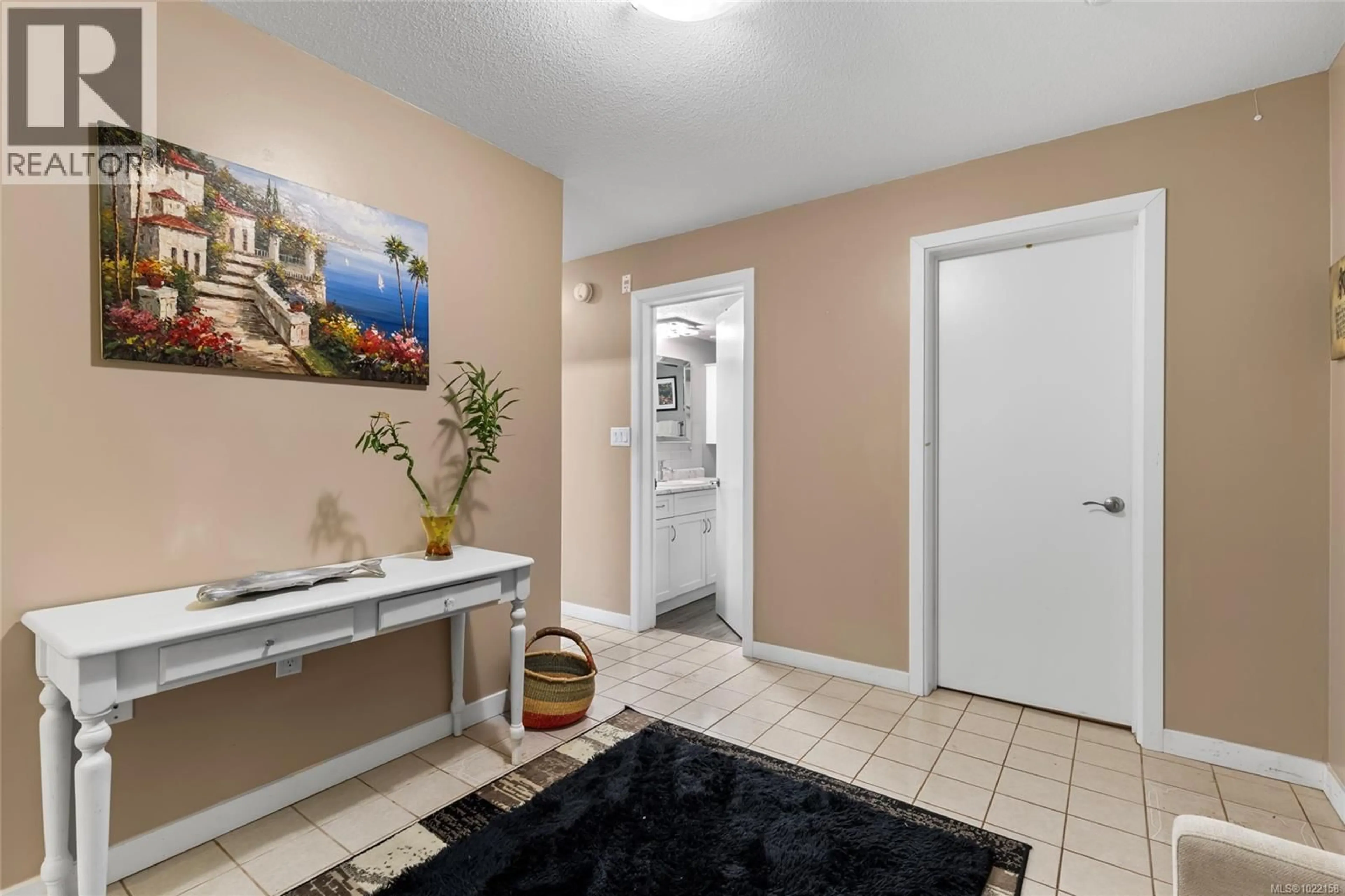 Indoor entryway for 103 - 1875 LANSDOWNE ROAD, Saanich British Columbia V8P1A9