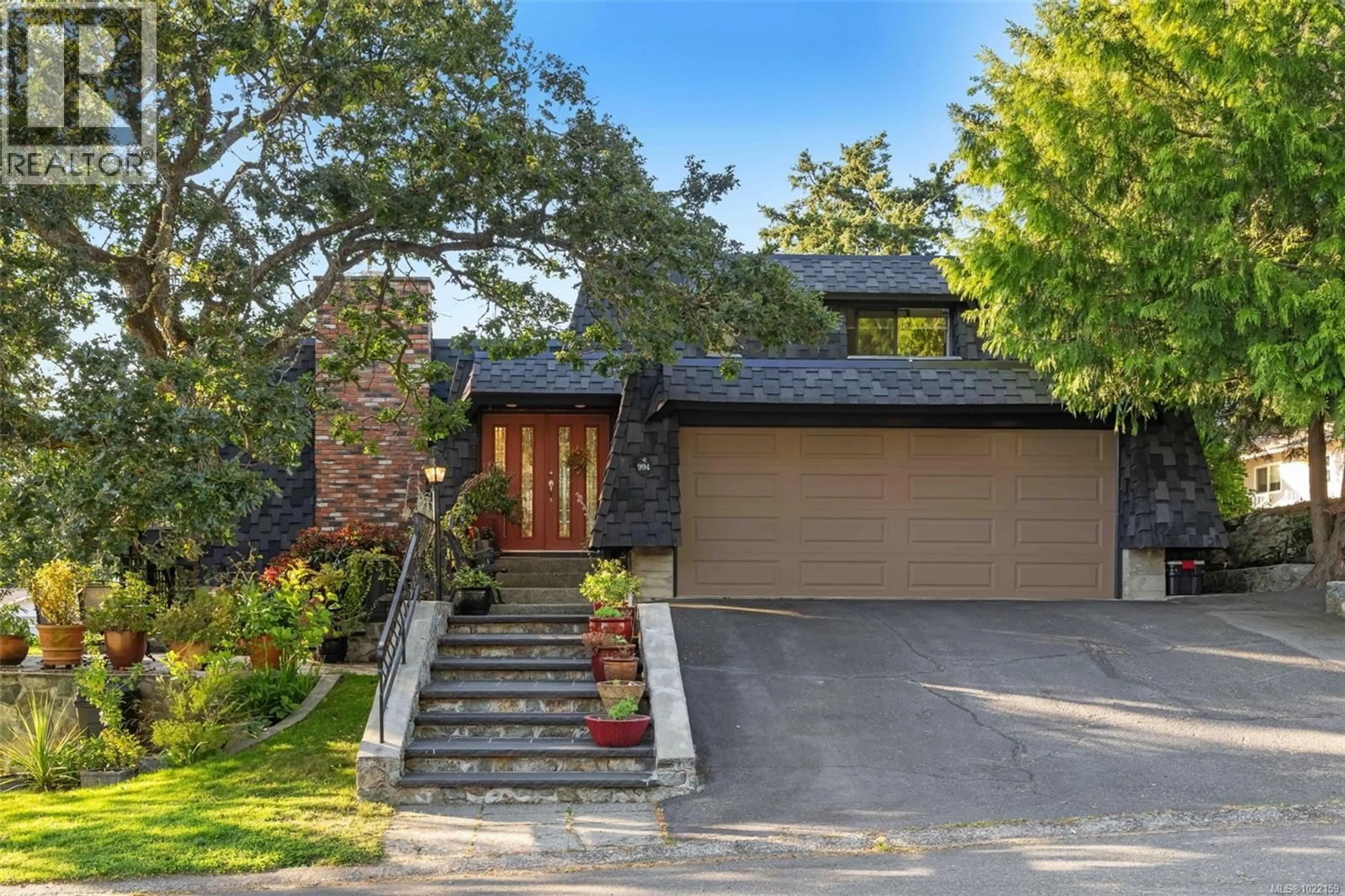 Home with brick exterior material, street for 994 LANDEEN PLACE, Saanich British Columbia V8X3Z3