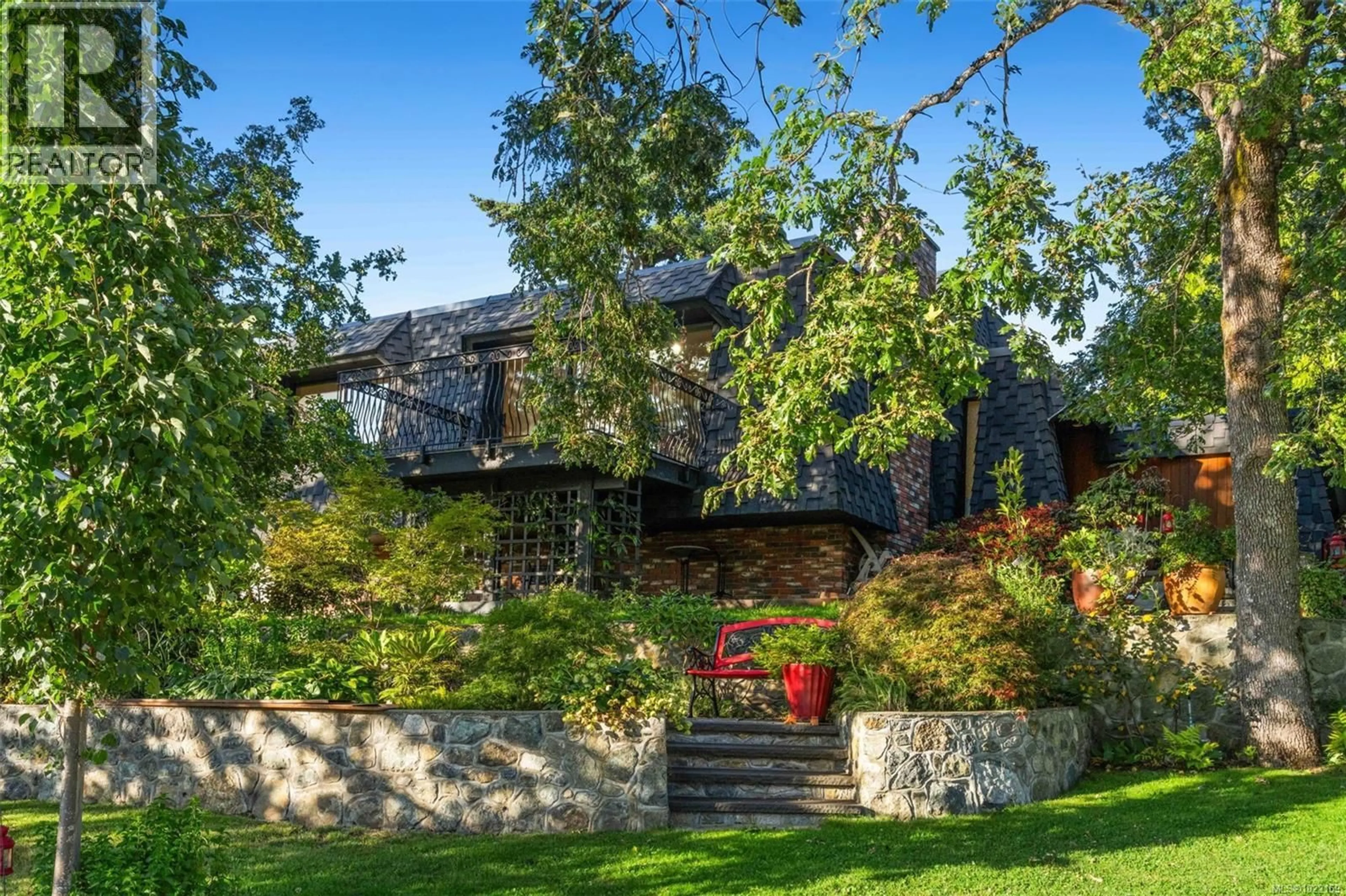 Unknown for 994 LANDEEN PLACE, Saanich British Columbia V8X3Z3