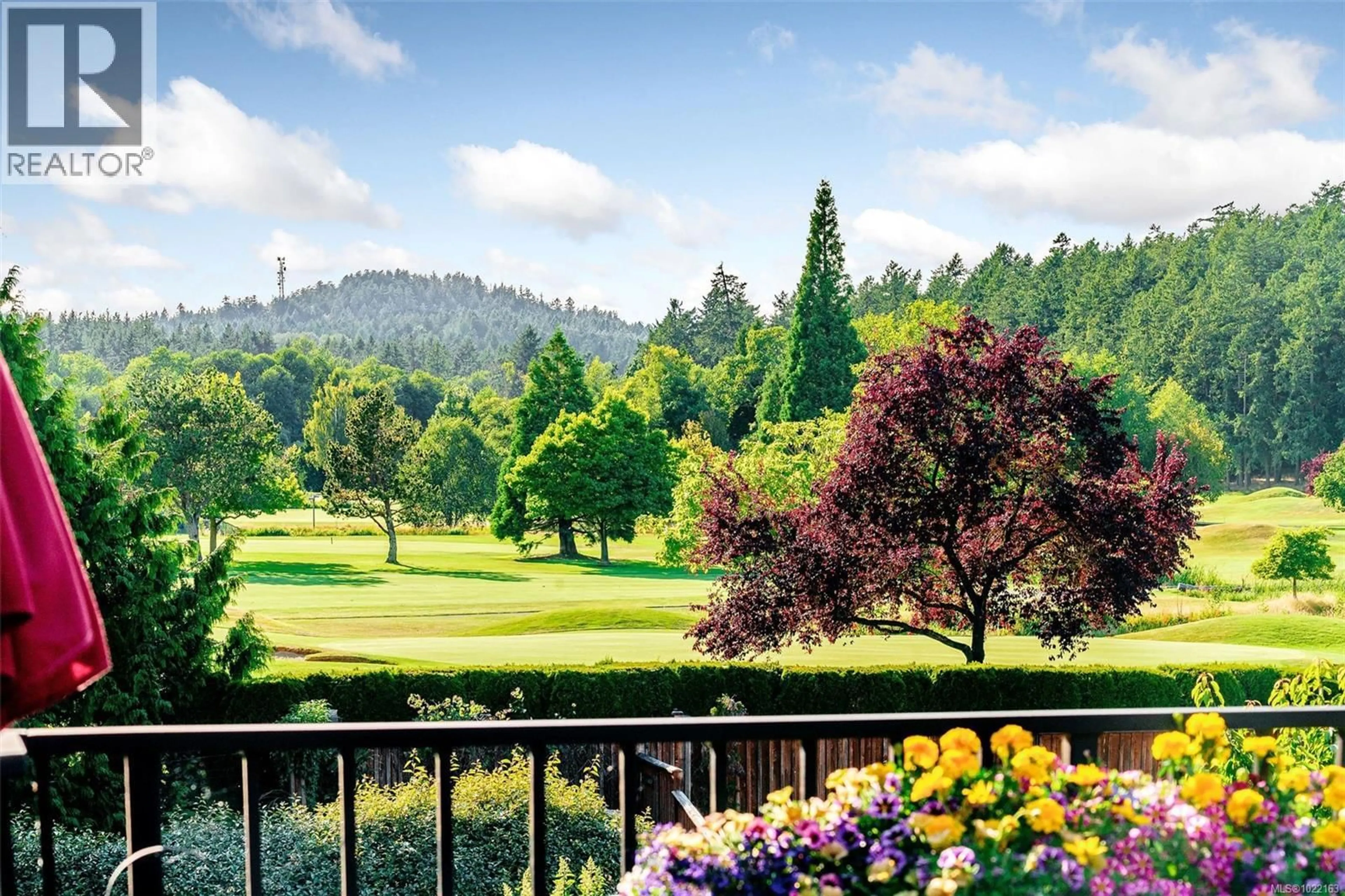 Patio, forest/trees view for 5388 PARKER AVENUE, Saanich British Columbia V8Y2M9