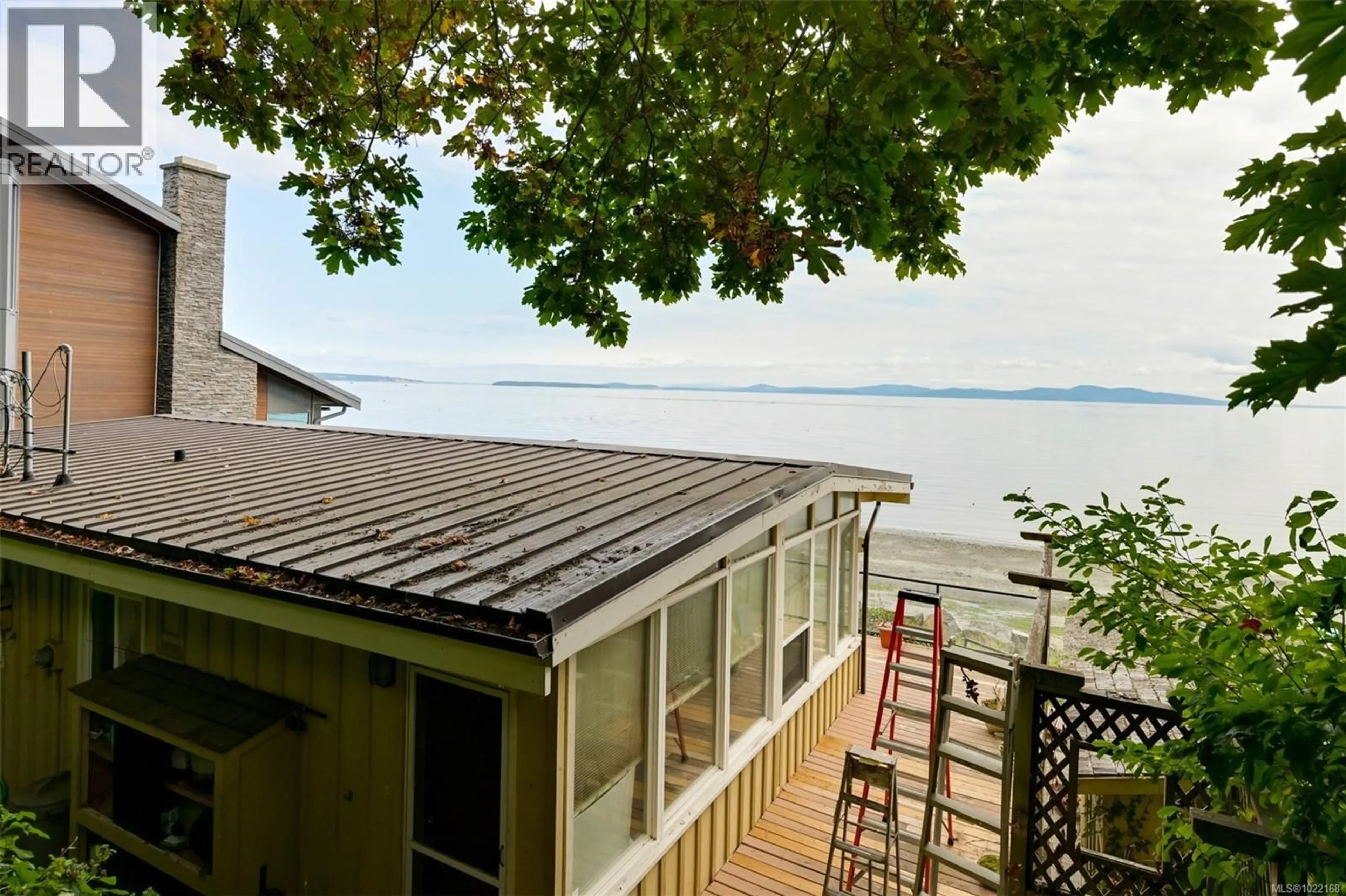 Patio, water/lake/river/ocean view for 5037 CORDOVA BAY ROAD, Saanich British Columbia V8Y2K1
