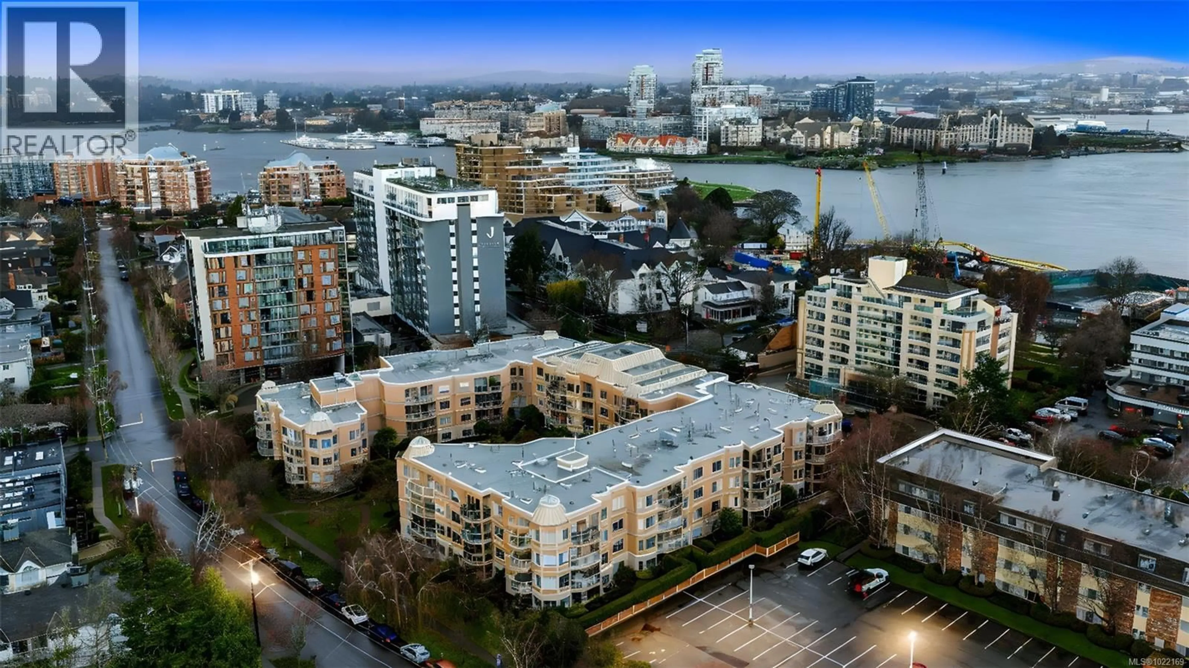 A pic from outside/outdoor area/front of a property/back of a property/a pic from drone, city buildings view from balcony for 306 - 405 QUEBEC STREET, Victoria British Columbia V8V4Z2