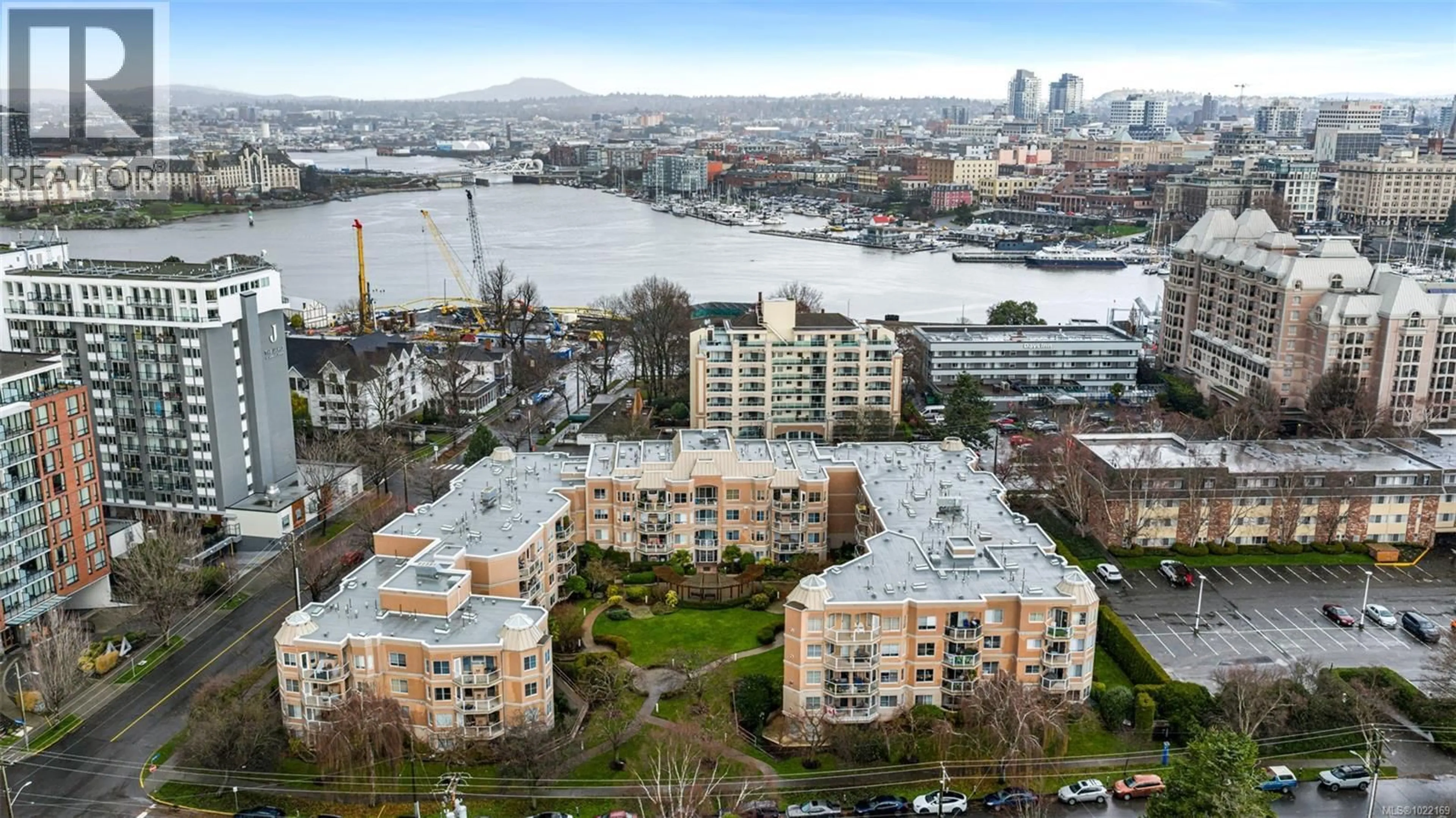 A pic from outside/outdoor area/front of a property/back of a property/a pic from drone, water/lake/river/ocean view for 306 - 405 QUEBEC STREET, Victoria British Columbia V8V4Z2