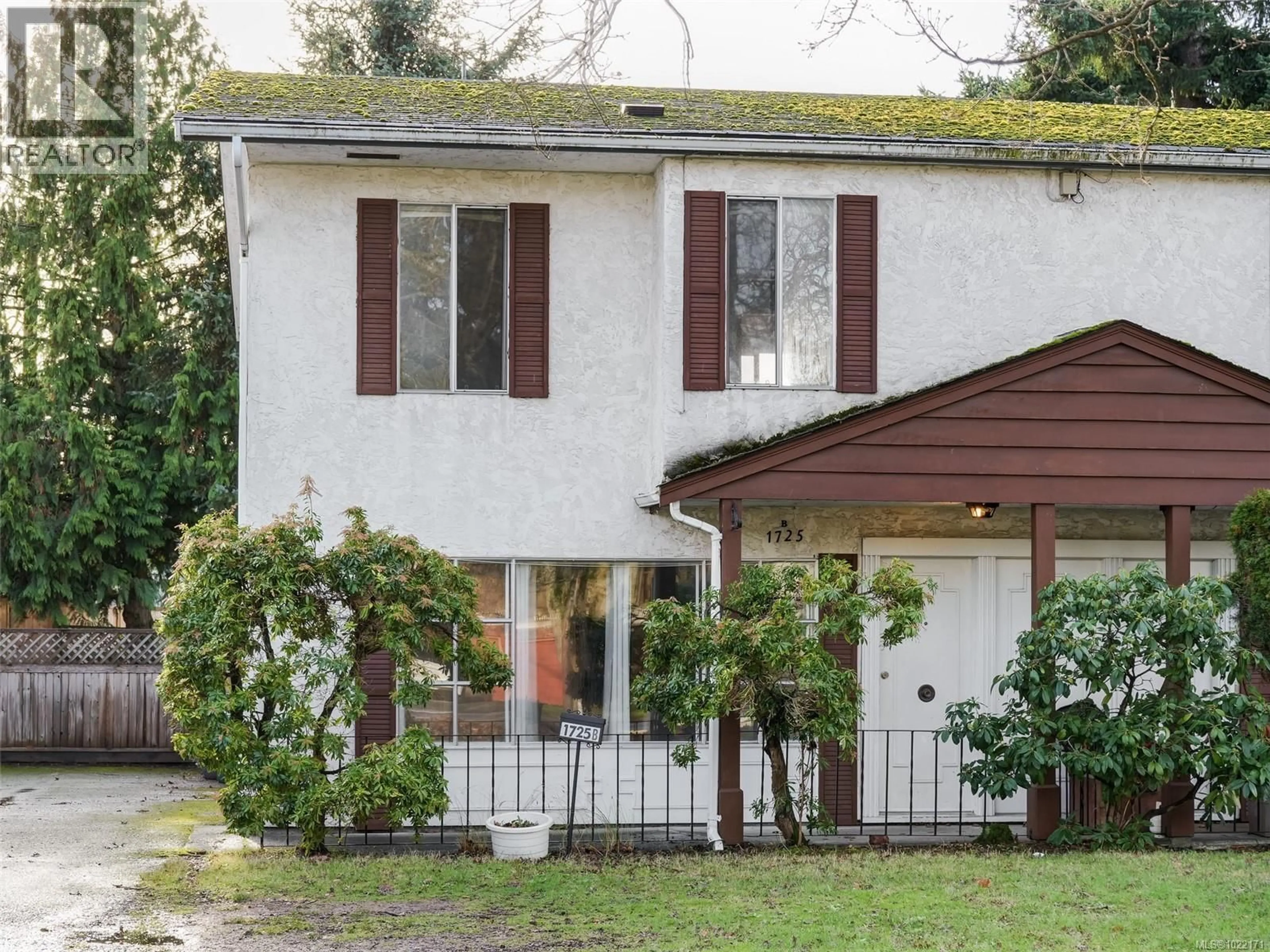 Home with brick exterior material, street for A & B - 1725 FELTHAM ROAD, Saanich British Columbia V8N6J5