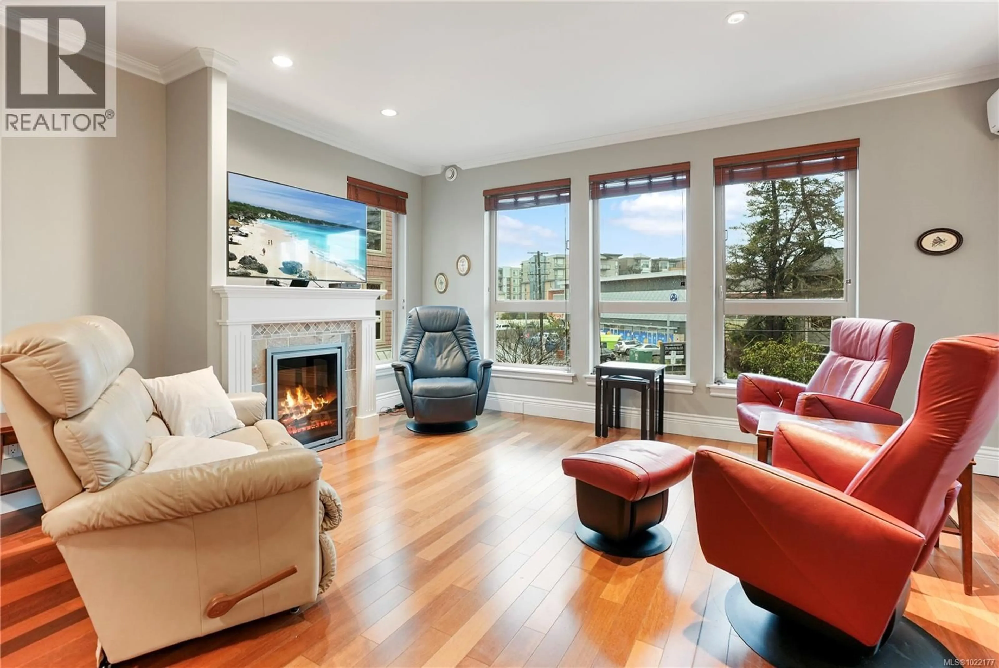 Living room with furniture, unknown for 214 - 755 GOLDSTREAM AVENUE, Langford British Columbia V9B2X4