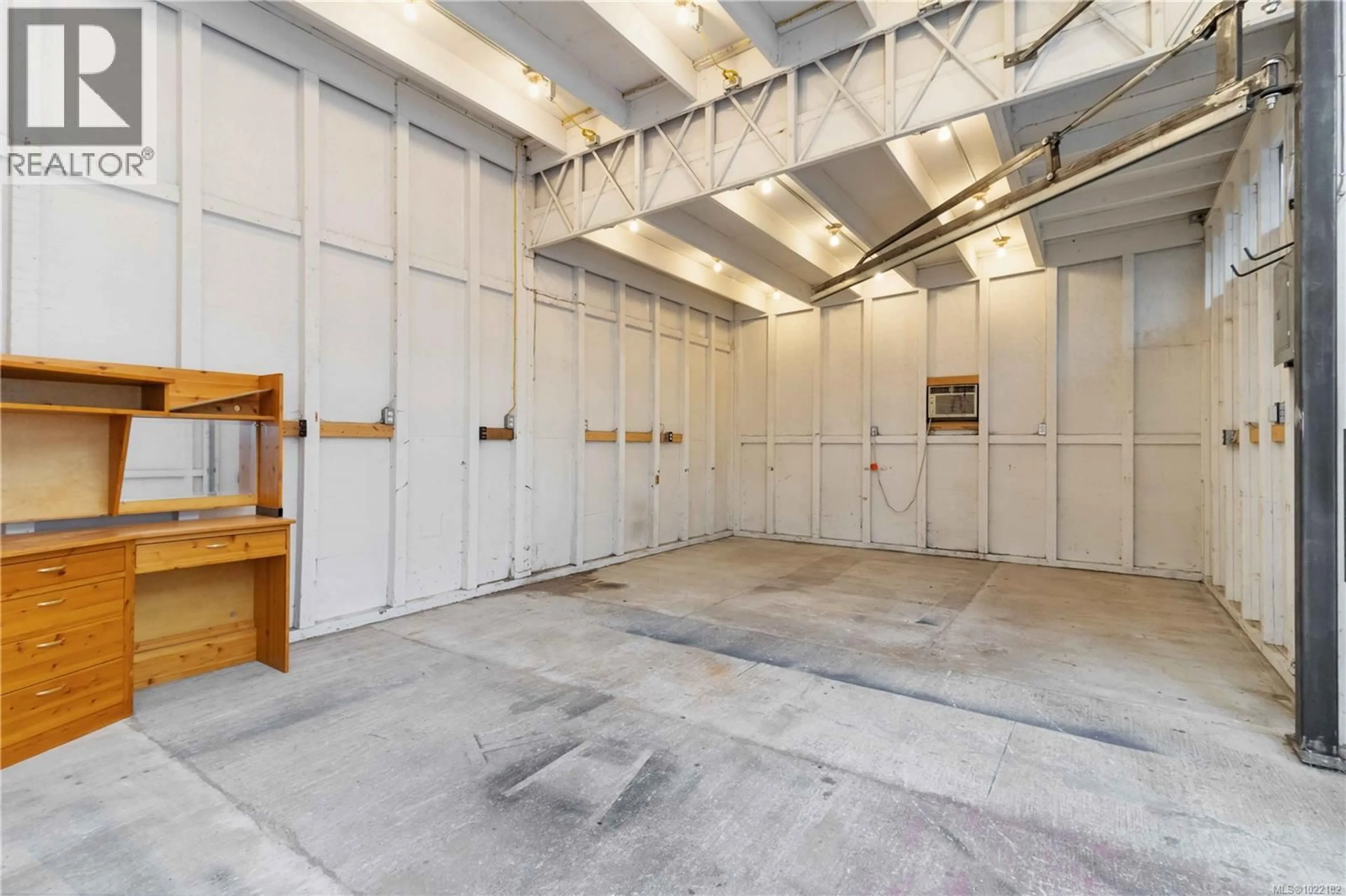 Indoor garage for 1453 WALNUT STREET, Victoria British Columbia V8R1Y7