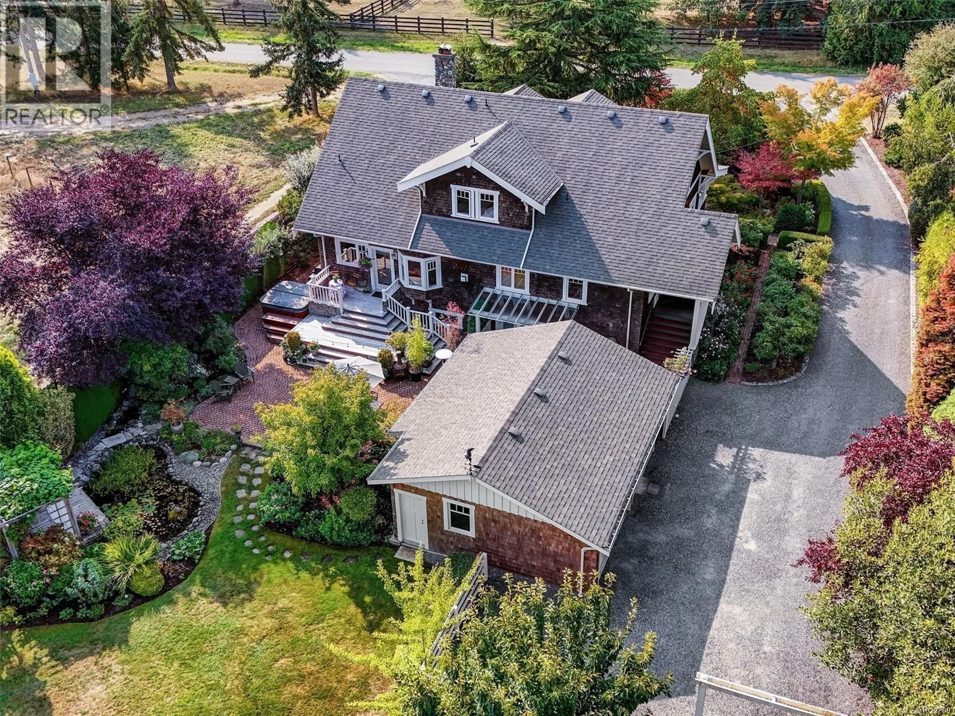 A pic from outside/outdoor area/front of a property/back of a property/a pic from drone, street for 1974 HOVEY ROAD, Central Saanich British Columbia V8M1V8