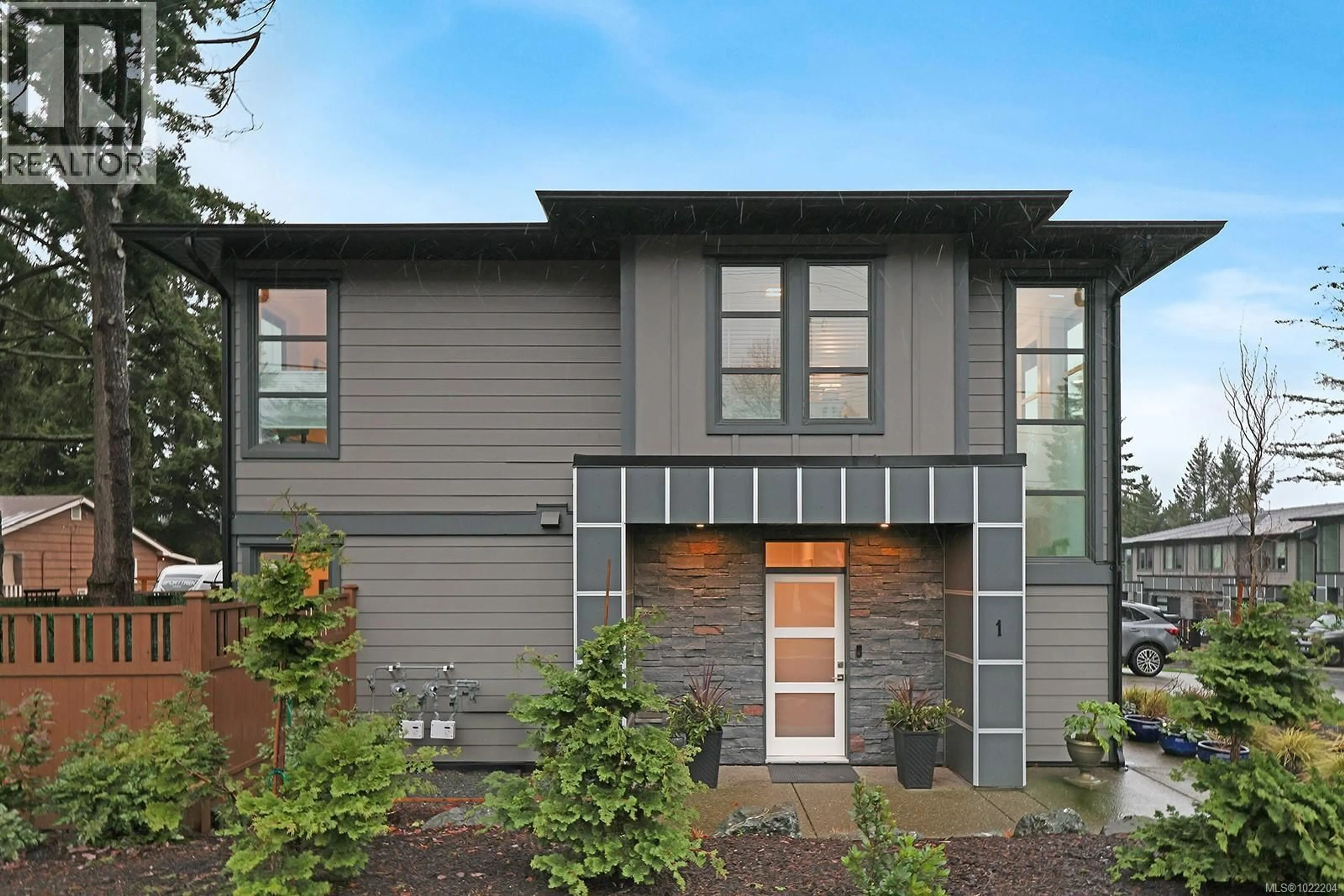 Home with vinyl exterior material, street for 1 - 468 ANDERTON ROAD, Comox British Columbia V9M2A5