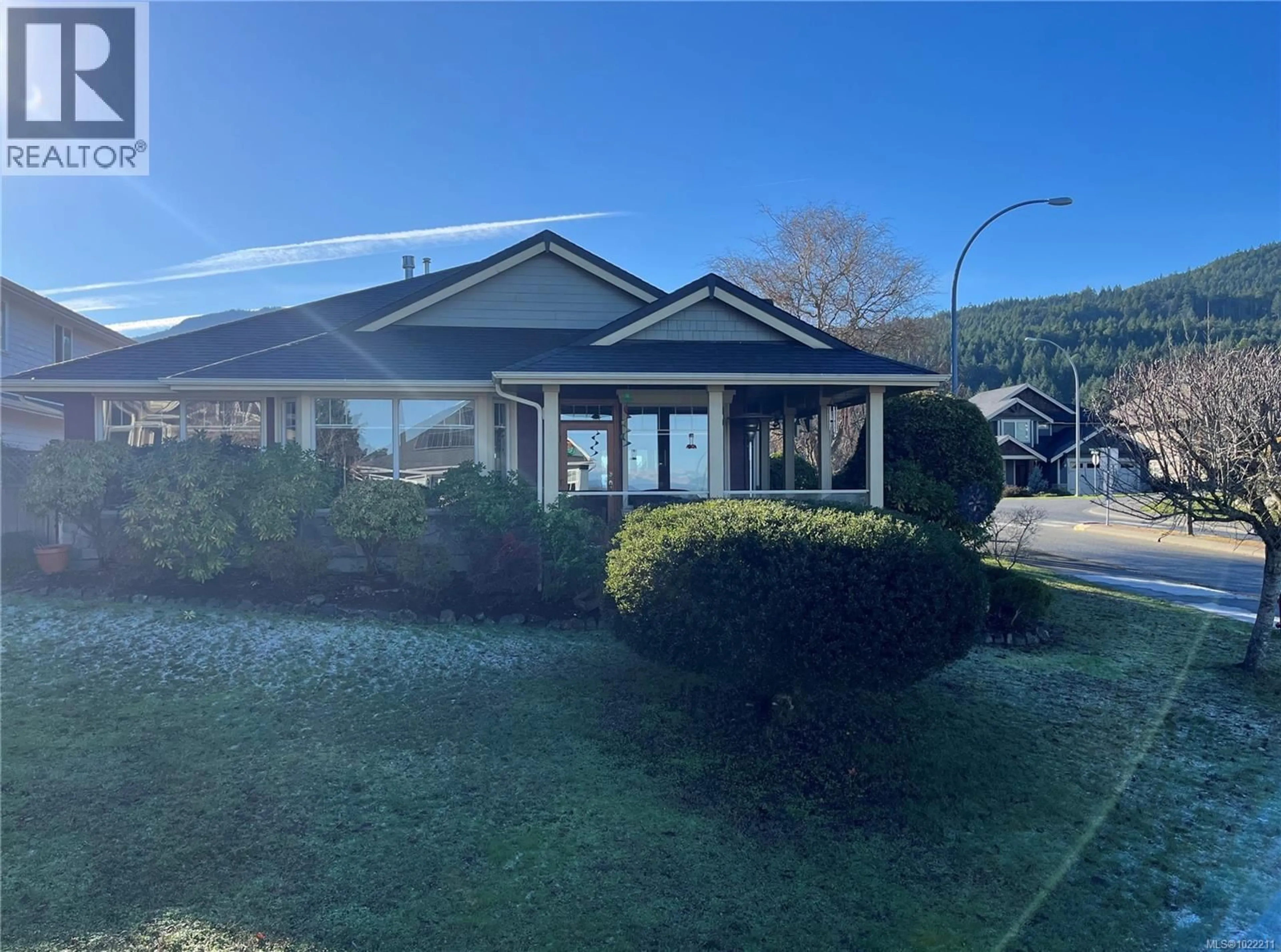 A pic from outside/outdoor area/front of a property/back of a property/a pic from drone, unknown for 602 STEELE PLACE, Ladysmith British Columbia V9G2C5