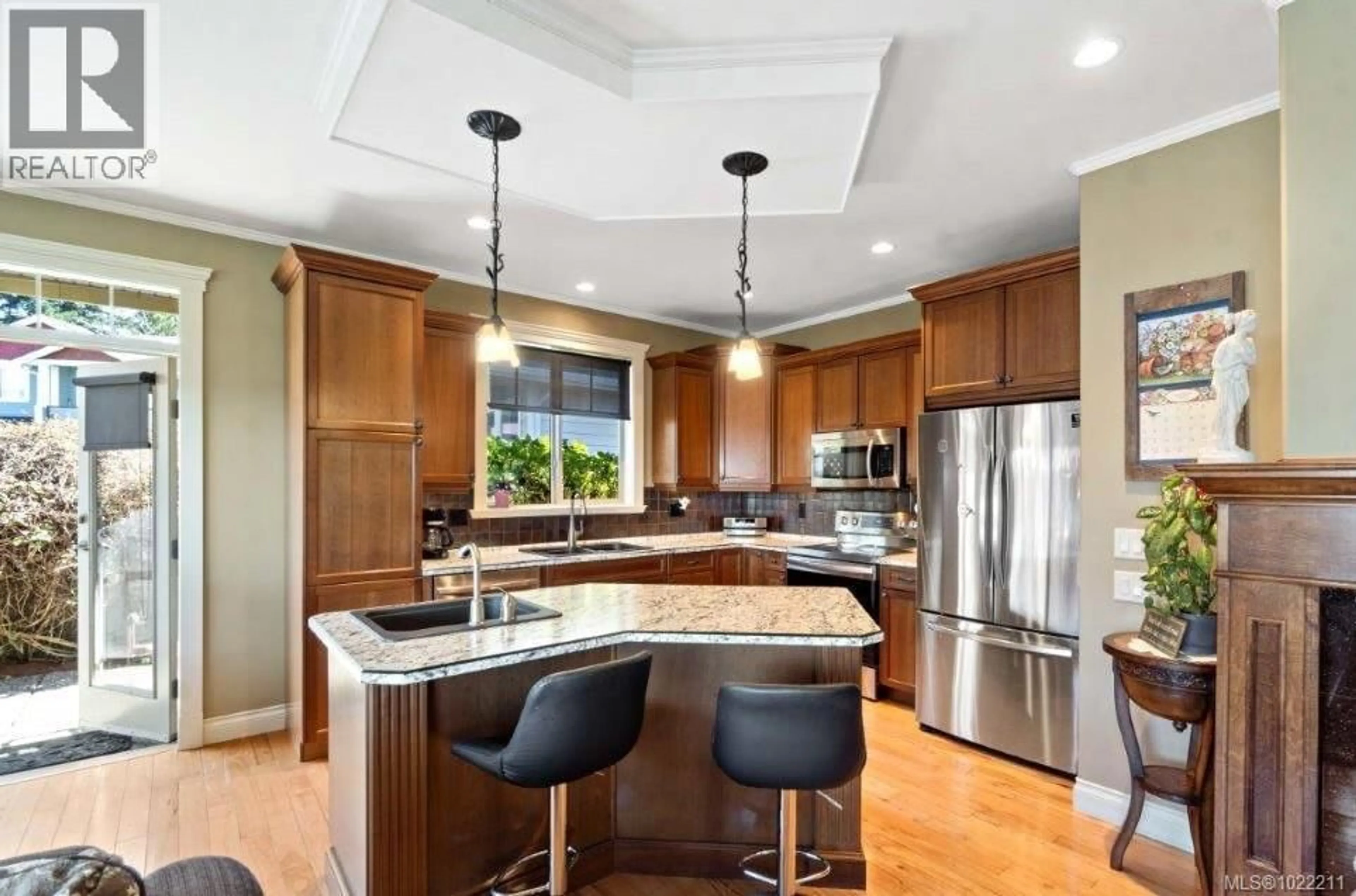 Contemporary kitchen, ceramic/tile floor for 602 STEELE PLACE, Ladysmith British Columbia V9G2C5