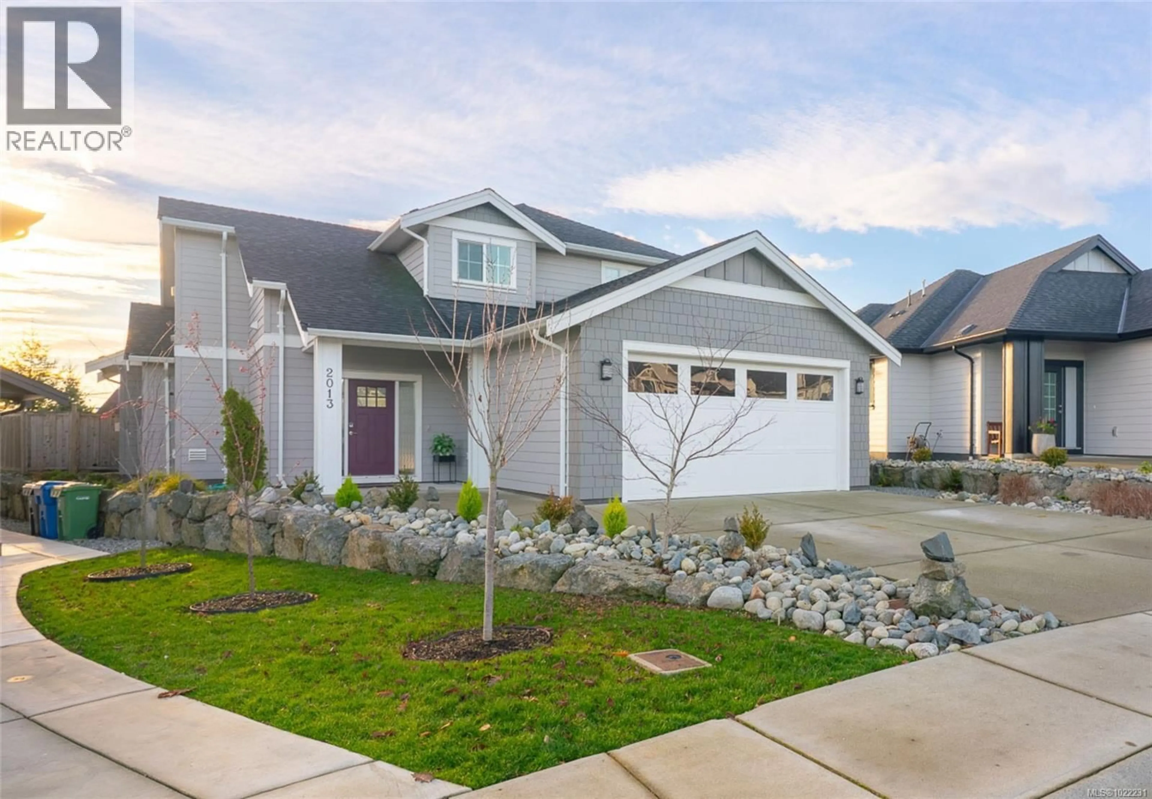 Home with vinyl exterior material, street for 2013 MOUNTAIN VISTA DRIVE, Nanaimo British Columbia V9T0L4