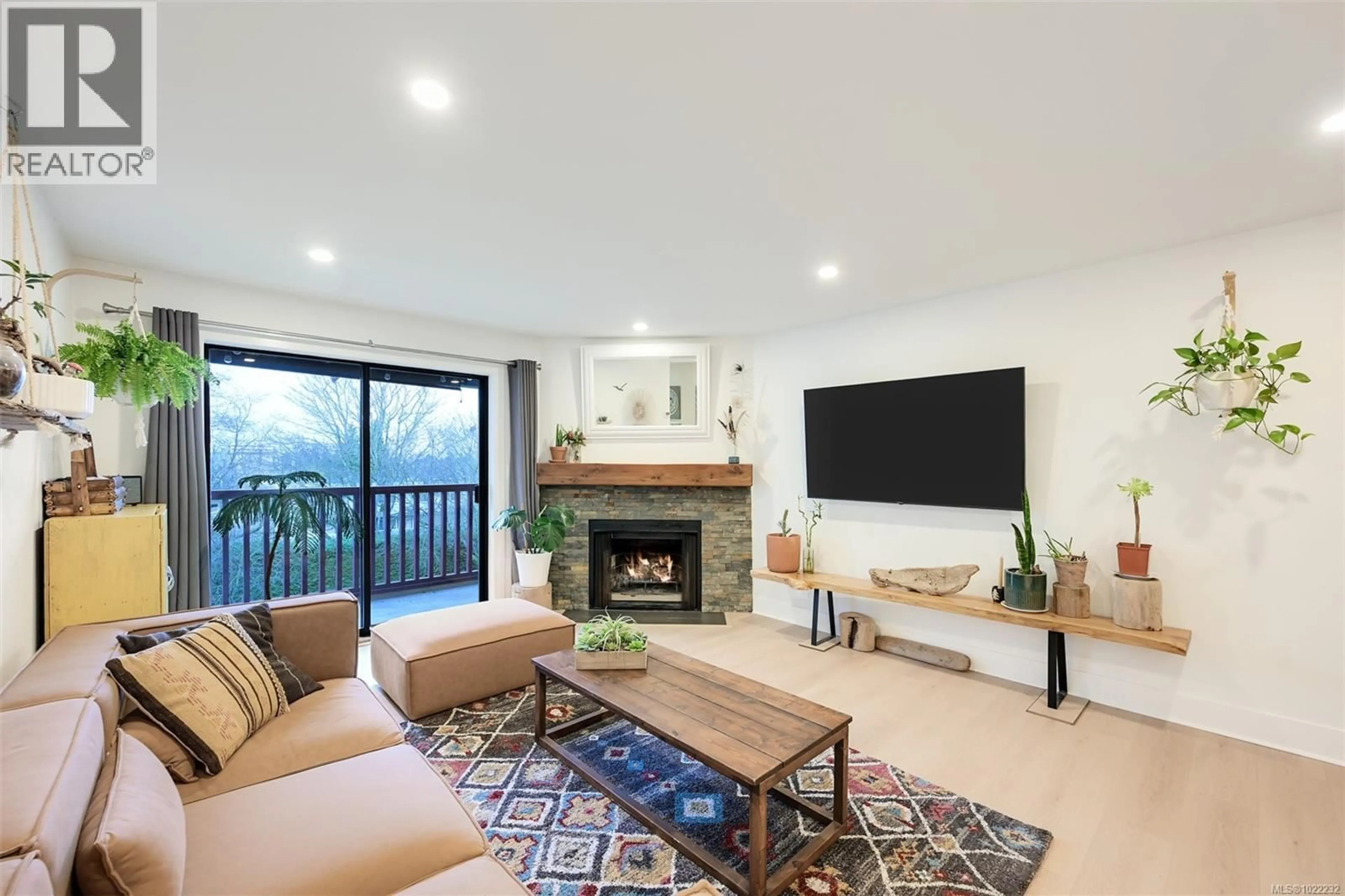 Living room with furniture, unknown for 311 - 3255 GLASGOW AVENUE, Saanich British Columbia V8X4S4