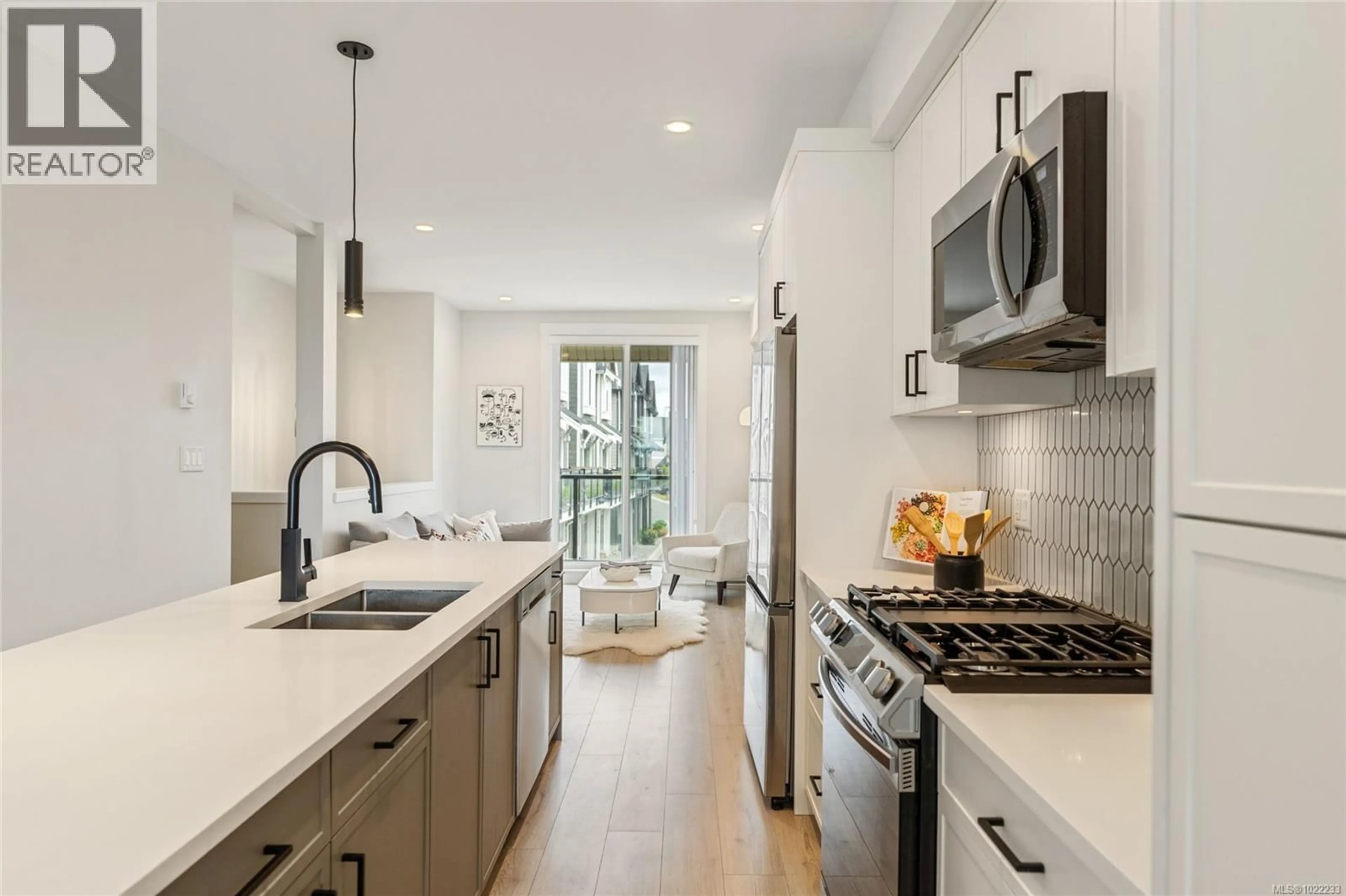 Open concept kitchen, ceramic/tile floor for 1161 MOONSTONE LOOP, Langford British Columbia V9B0Y6