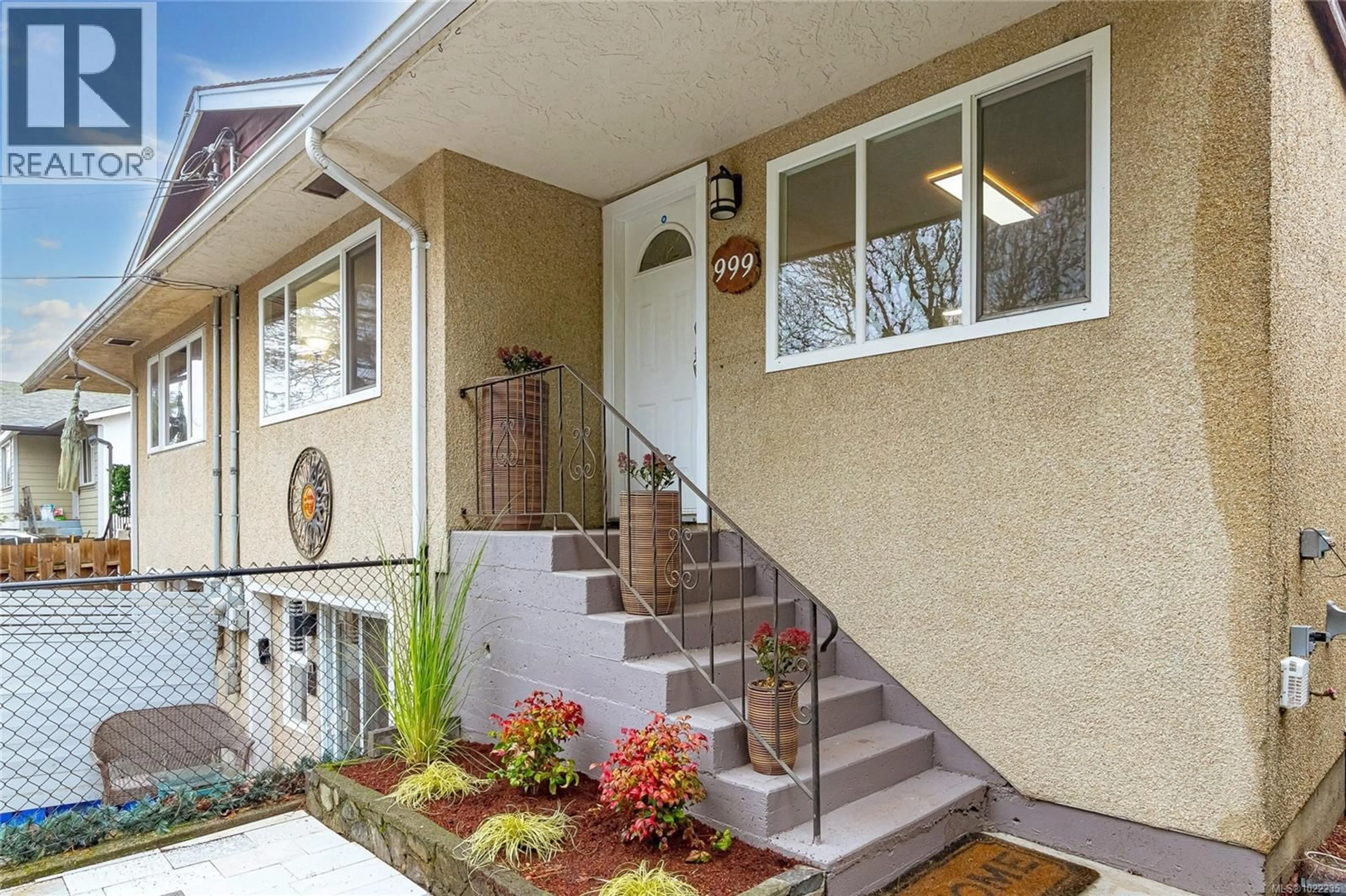 Indoor entryway for 999 FURBER ROAD, Langford British Columbia V9B2T6