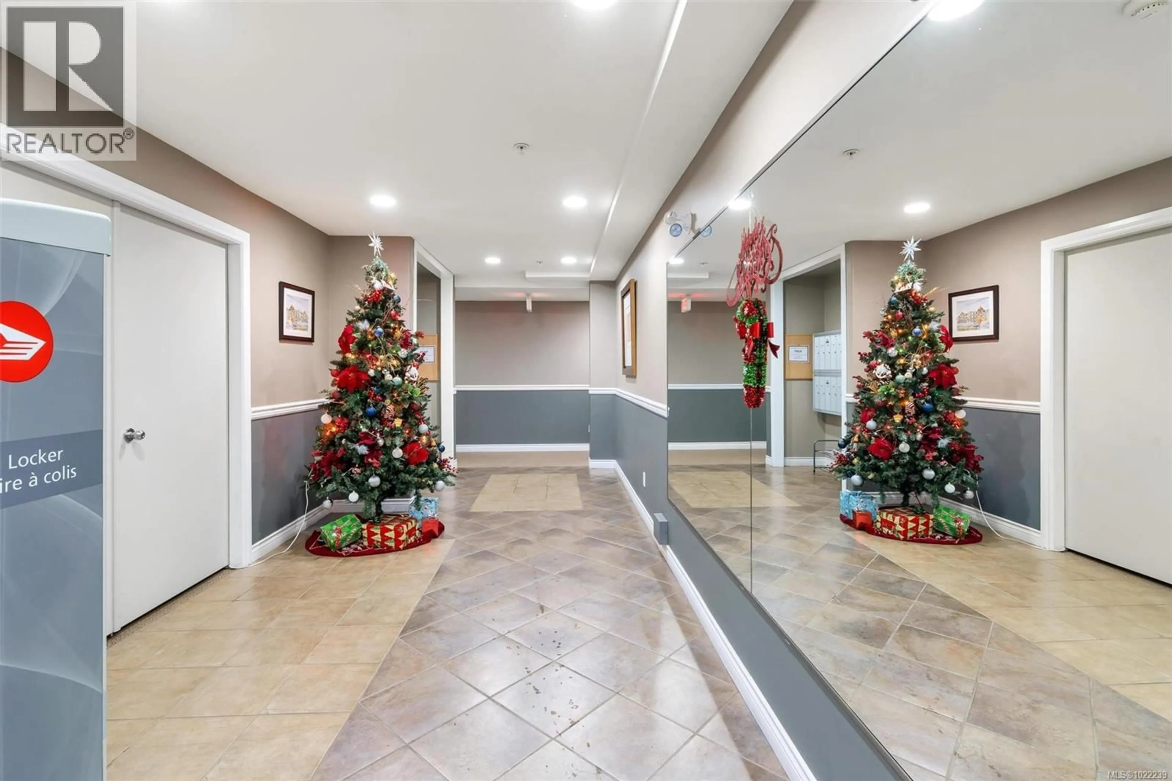 Indoor foyer for 101 - 650 DOBSON ROAD, Duncan British Columbia V9L2L7