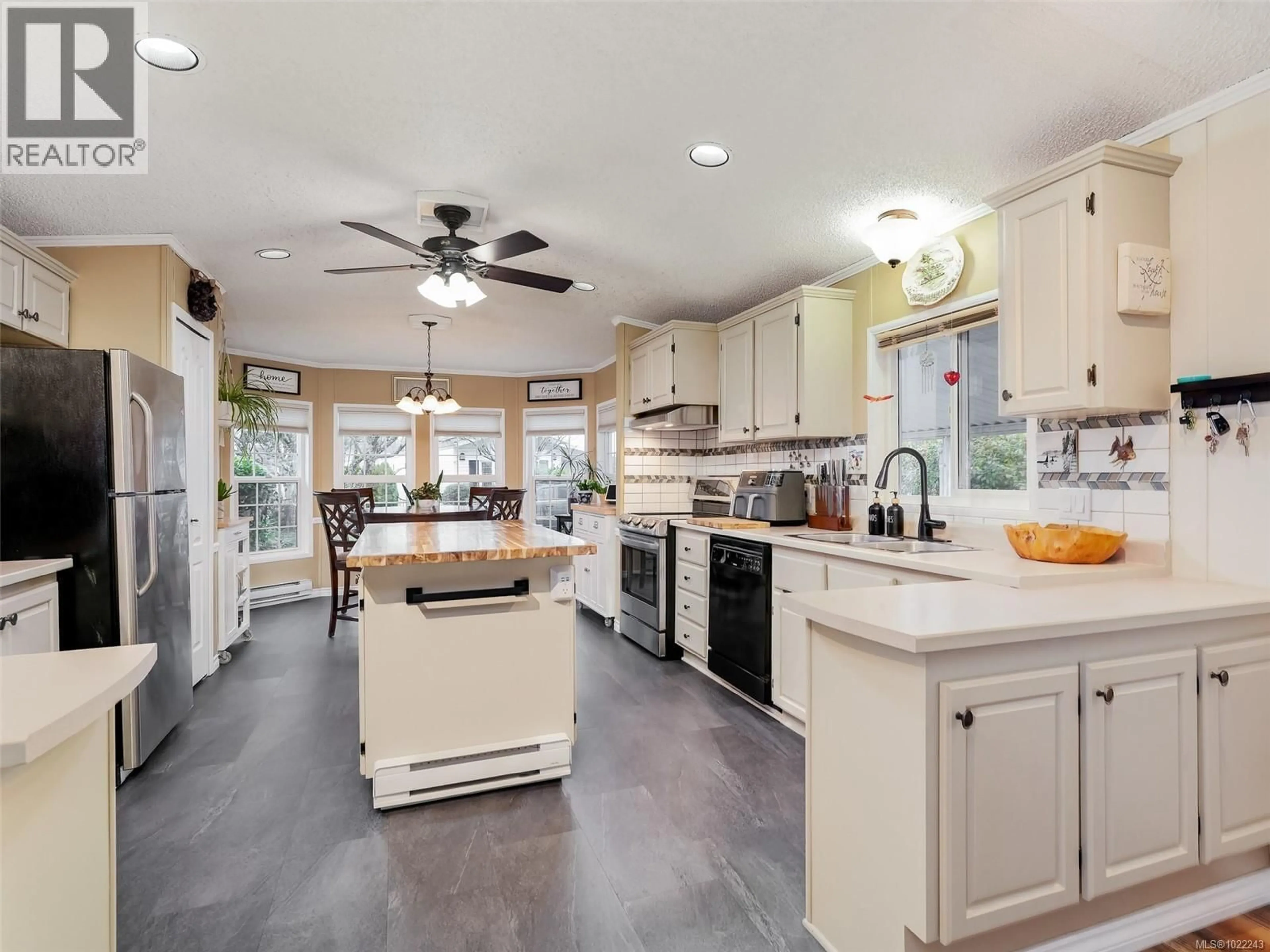 Open concept kitchen, ceramic/tile floor for 115 - 7583 CENTRAL SAANICH ROAD, Central Saanich British Columbia V8M2B6