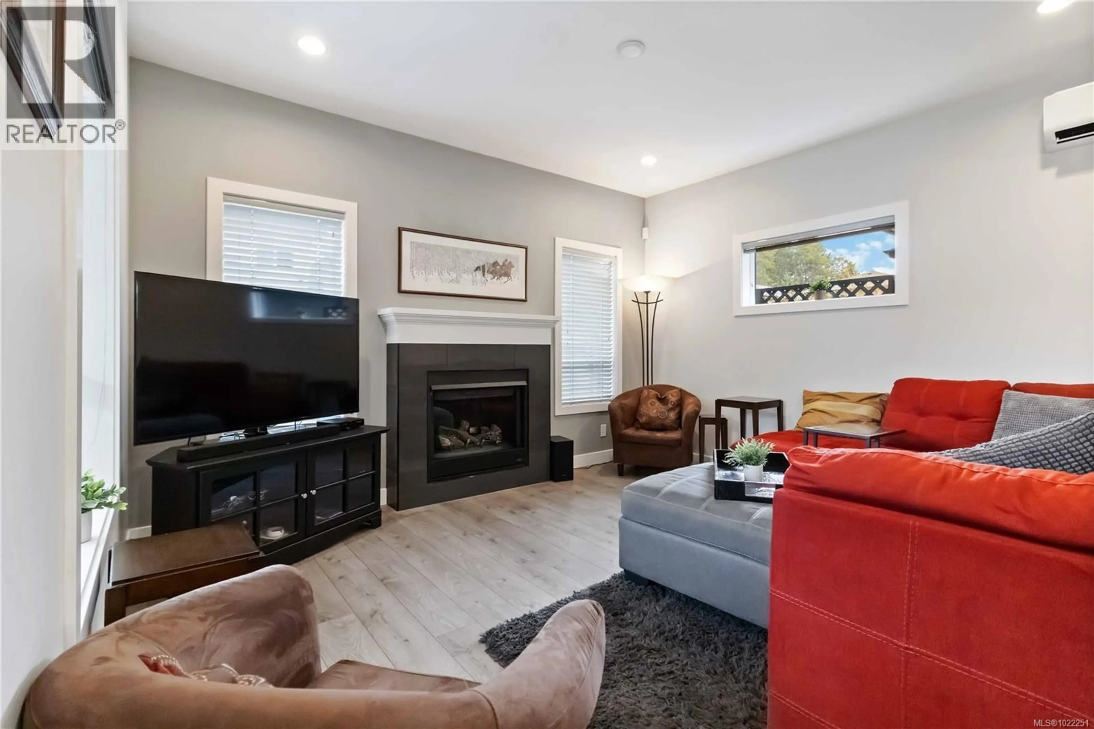 Living room with furniture, unknown for 3499 LUXTON ROAD, Langford British Columbia V9C0K1