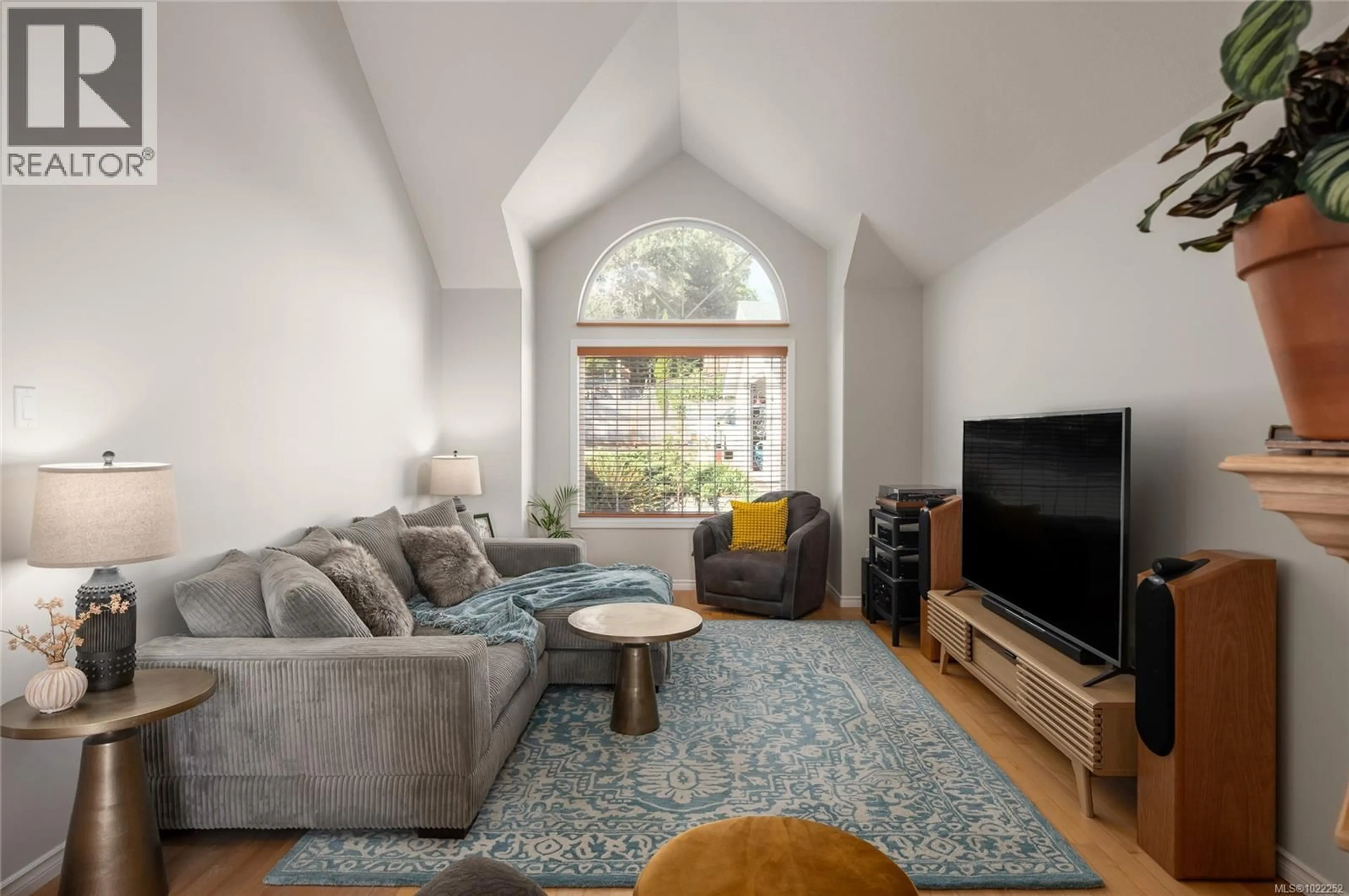 Living room with furniture, unknown for 10091 VIEW STREET, Chemainus British Columbia V0R1K2