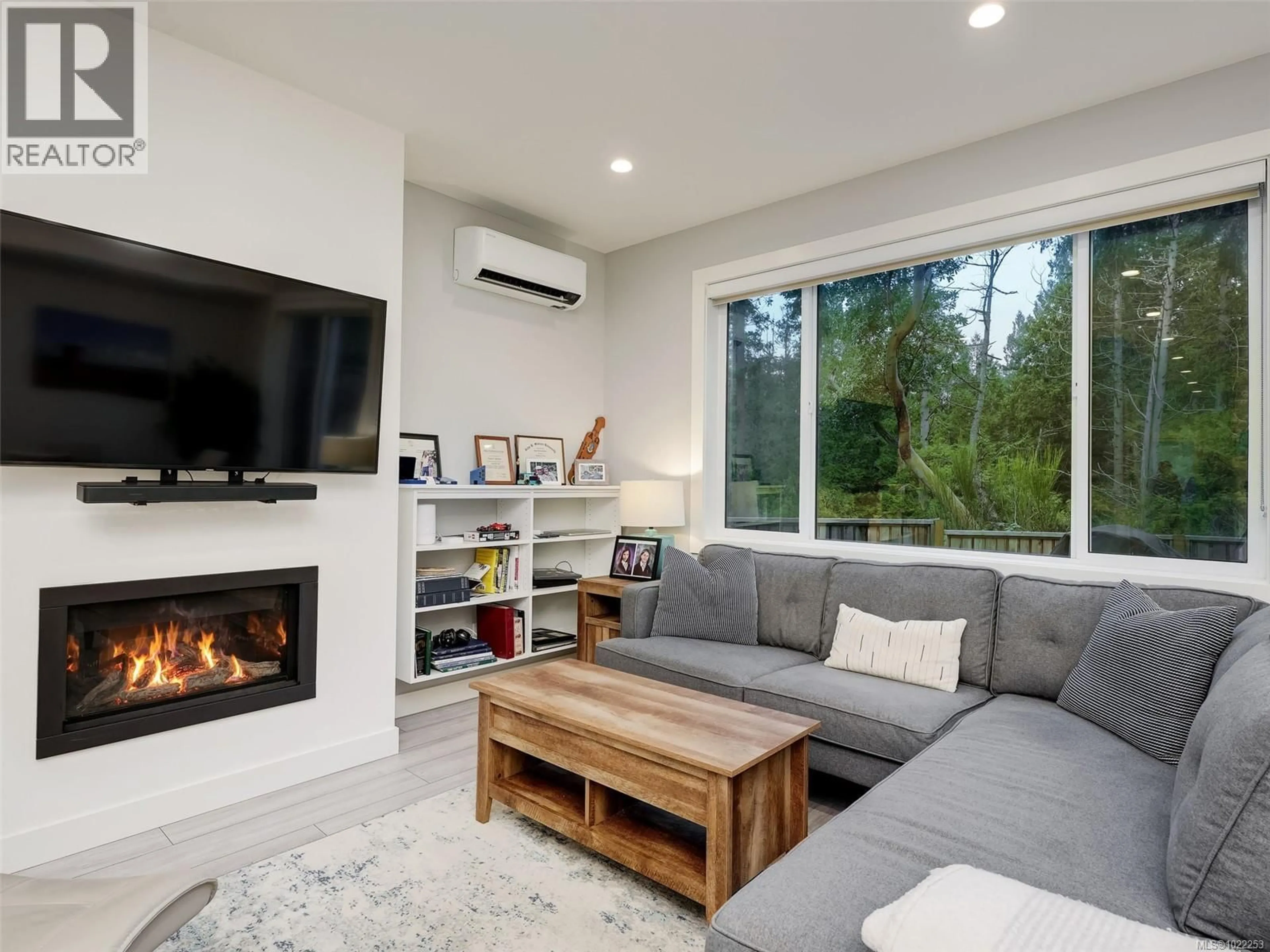 Living room with furniture, unknown for 222 LONE OAK PLACE, Langford British Columbia V9B0X3