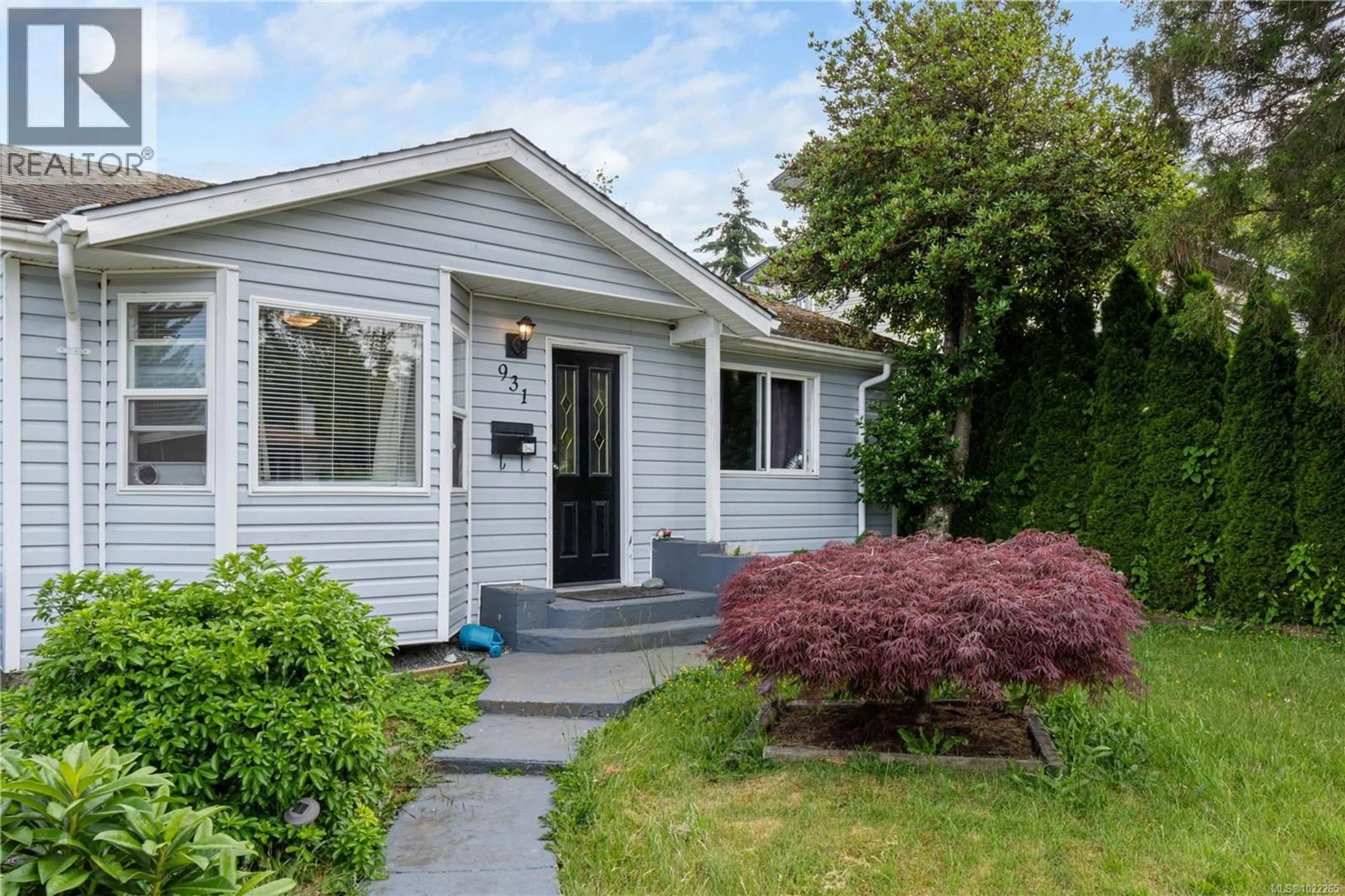 Home with vinyl exterior material, street for 931 DUFFERIN STREET, Nanaimo British Columbia V9S2B3