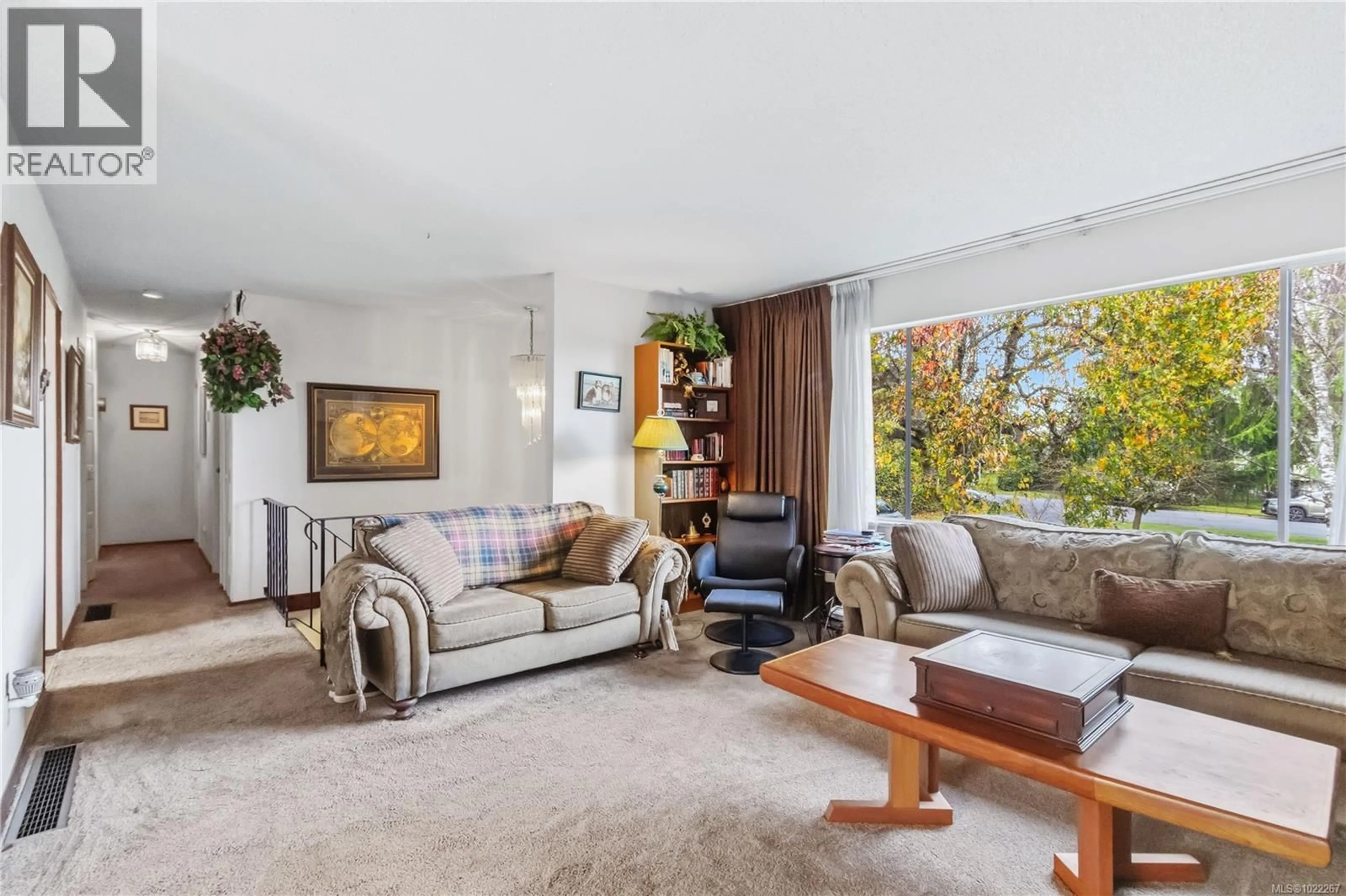Living room with furniture, unknown for 1969 BLACKTHORN DRIVE, Central Saanich British Columbia V8M1V8
