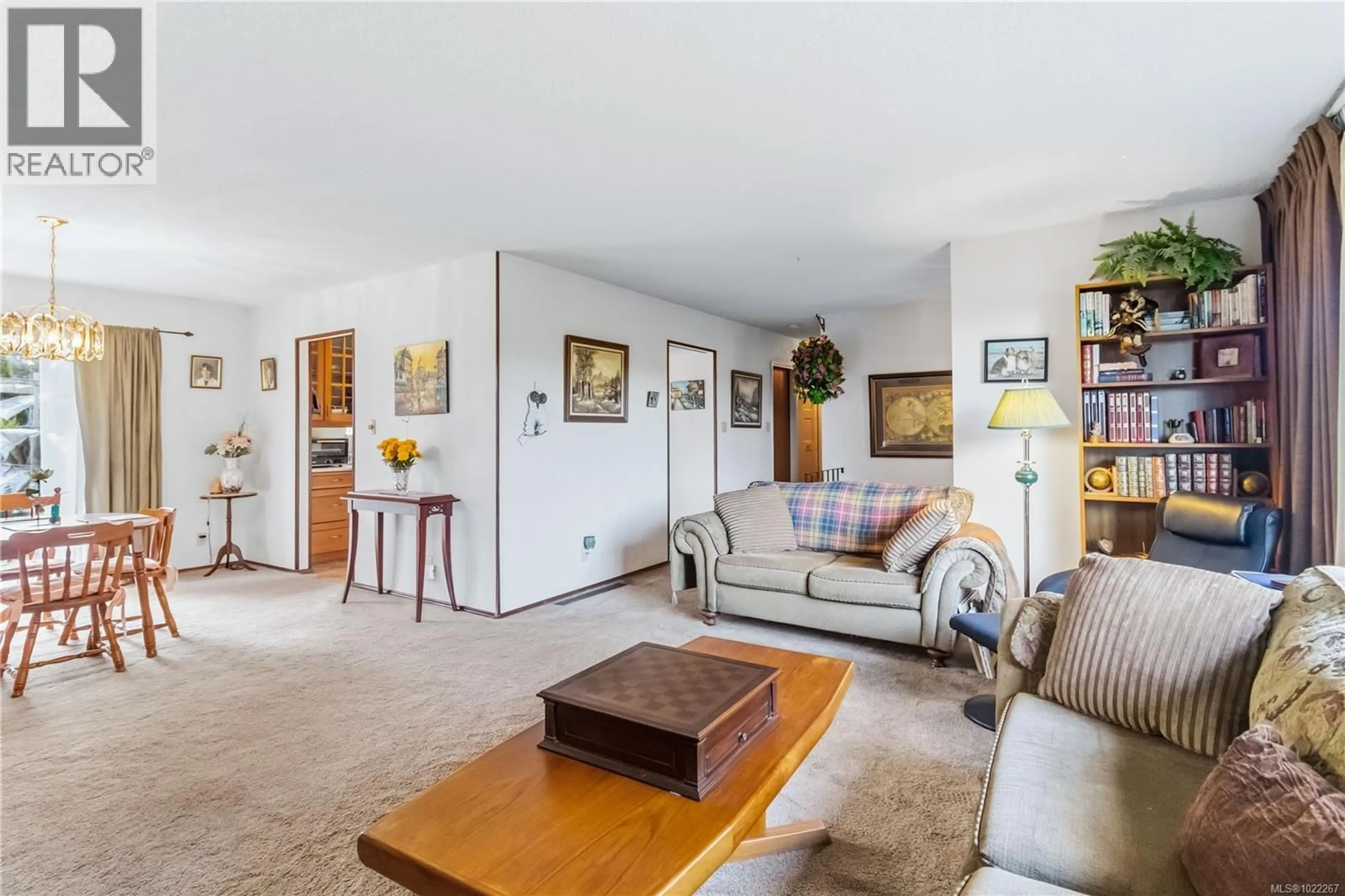 Living room with furniture, unknown for 1969 BLACKTHORN DRIVE, Central Saanich British Columbia V8M1V8