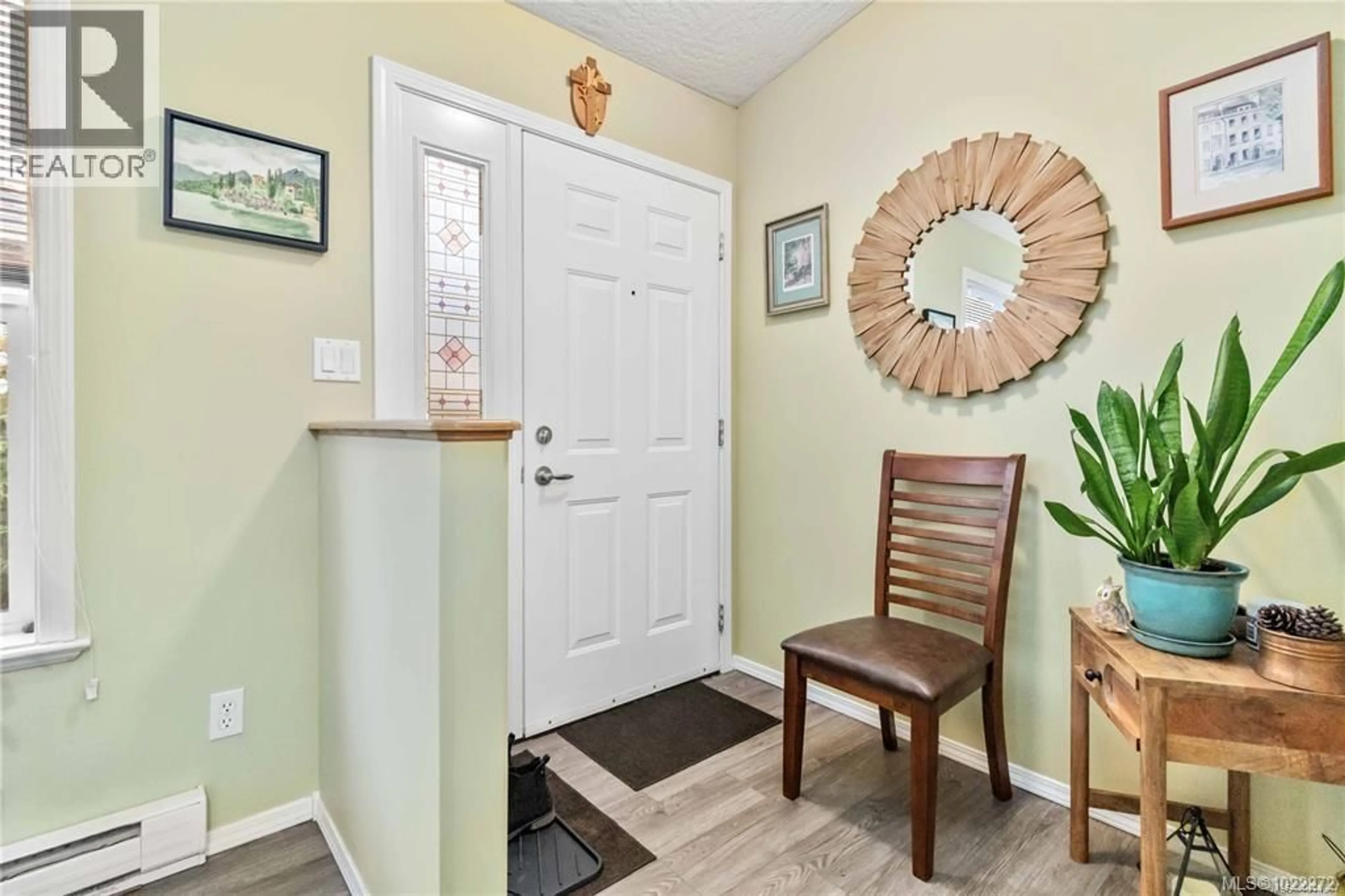 Indoor entryway for 69 - 7570 TETAYUT ROAD, Central Saanich British Columbia V8M2H4