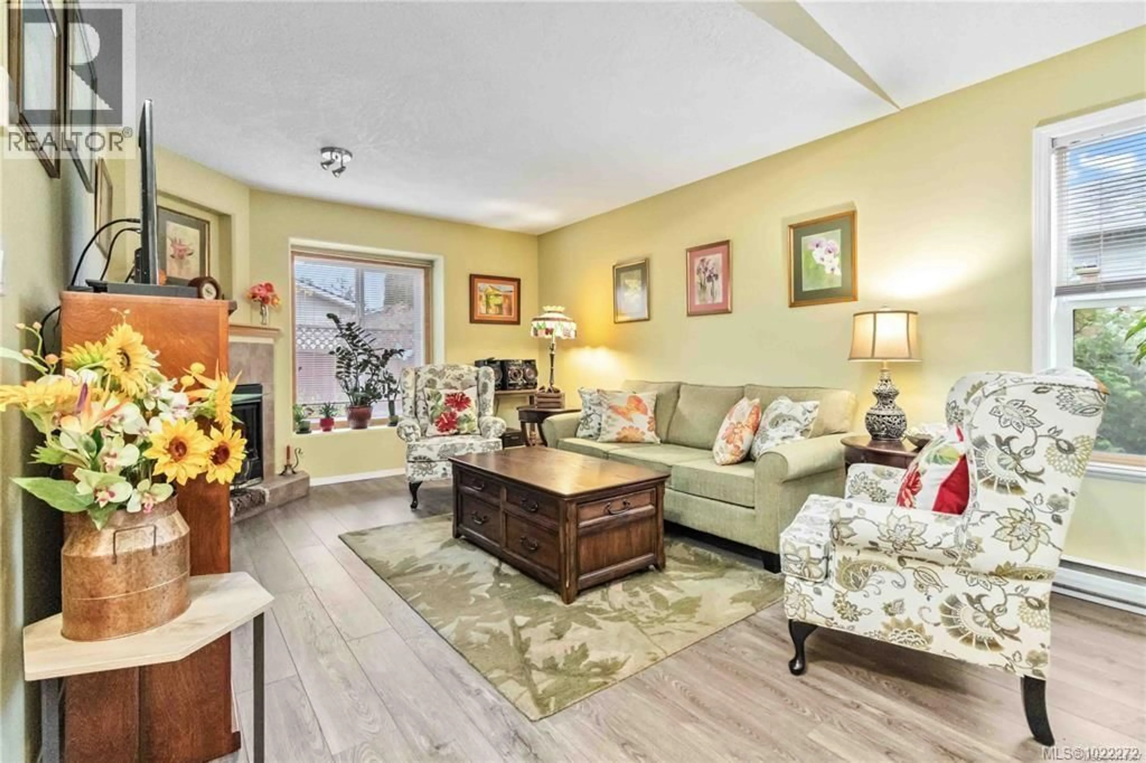 Living room with furniture, unknown for 69 - 7570 TETAYUT ROAD, Central Saanich British Columbia V8M2H4